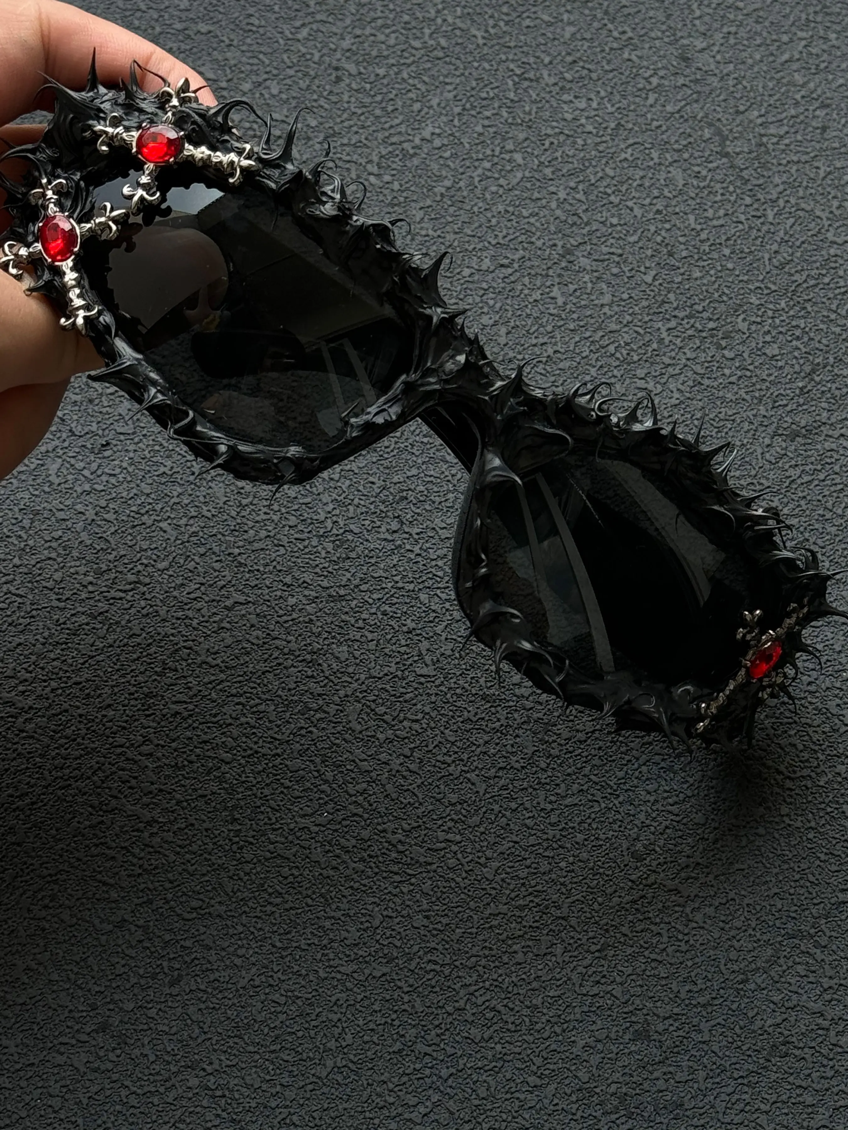 Knight Resin Decorative Glasses, Handmade Unique Design, Random Craftsmanship, Effects Vary Per Piece, Ideal for Collectors