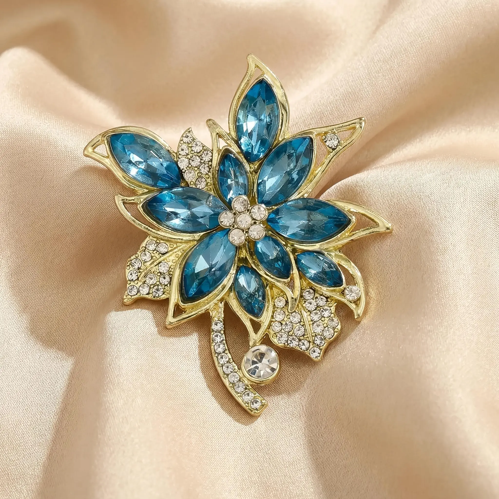 Premium Alloy Blue Flower Brooch - Rhinestone-Adorned Female Blue Pin, Home Decor Hanging Accessory for Gifting, Party Embellishment, Intricate Craftsmanship Floral Jewelry (No Excessive Promotional Terms)