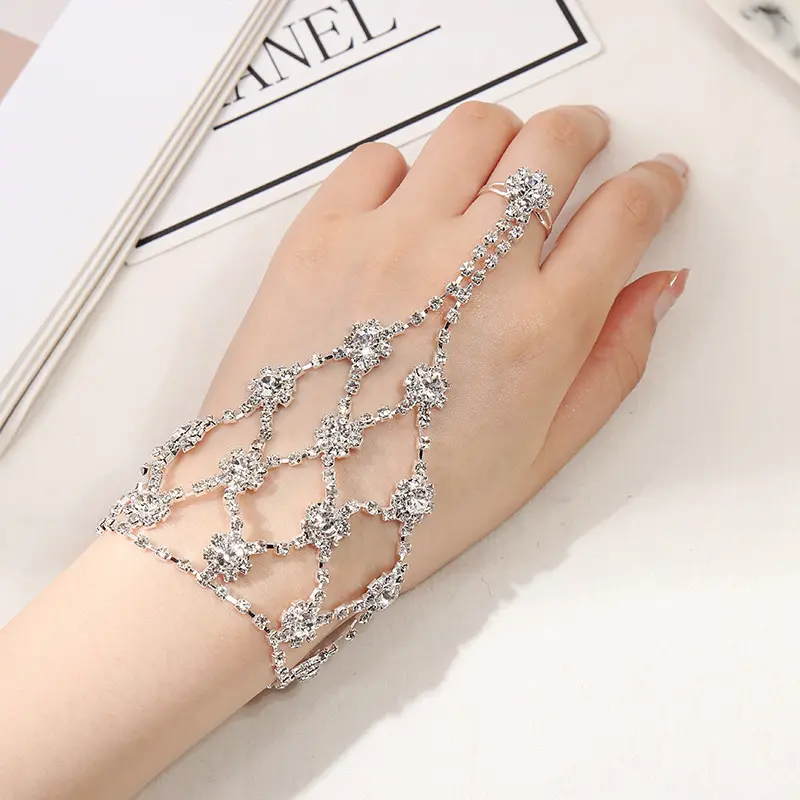 Personality Full Diamond Interlocking Bracelet Wedding Bracelet Fashion Bracelet Ring one Chain