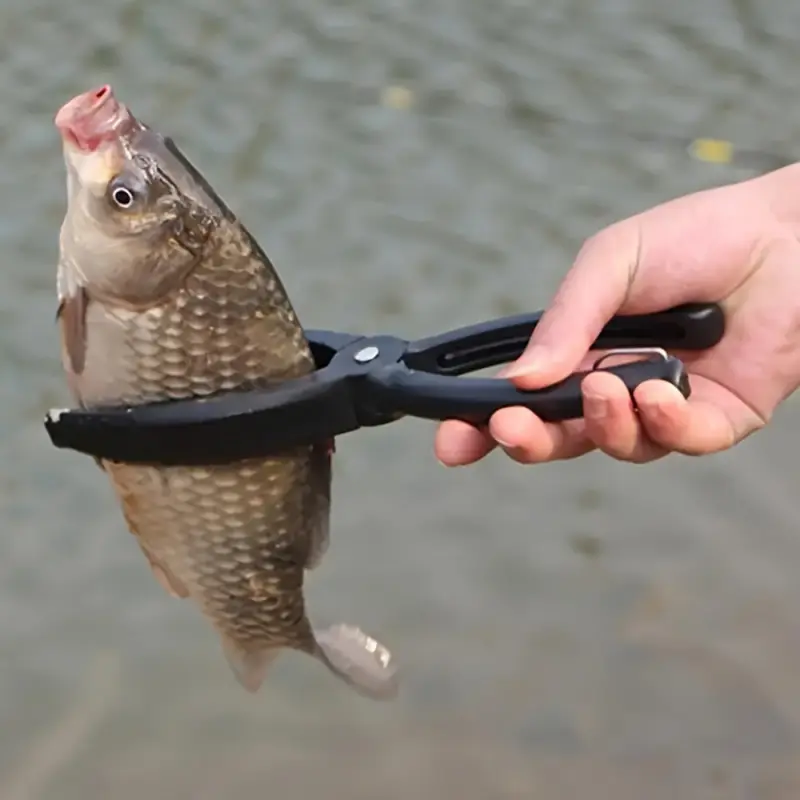 Small Multi-Functional Fish Control Pliers, Fish Gripper with Durable Anti-Slip Handle for Fishing, Special Fishing Clamp to Catch Fish. It features powerful gripping force for firm holding without hurting fish, a universal fishing tool suitable for lure