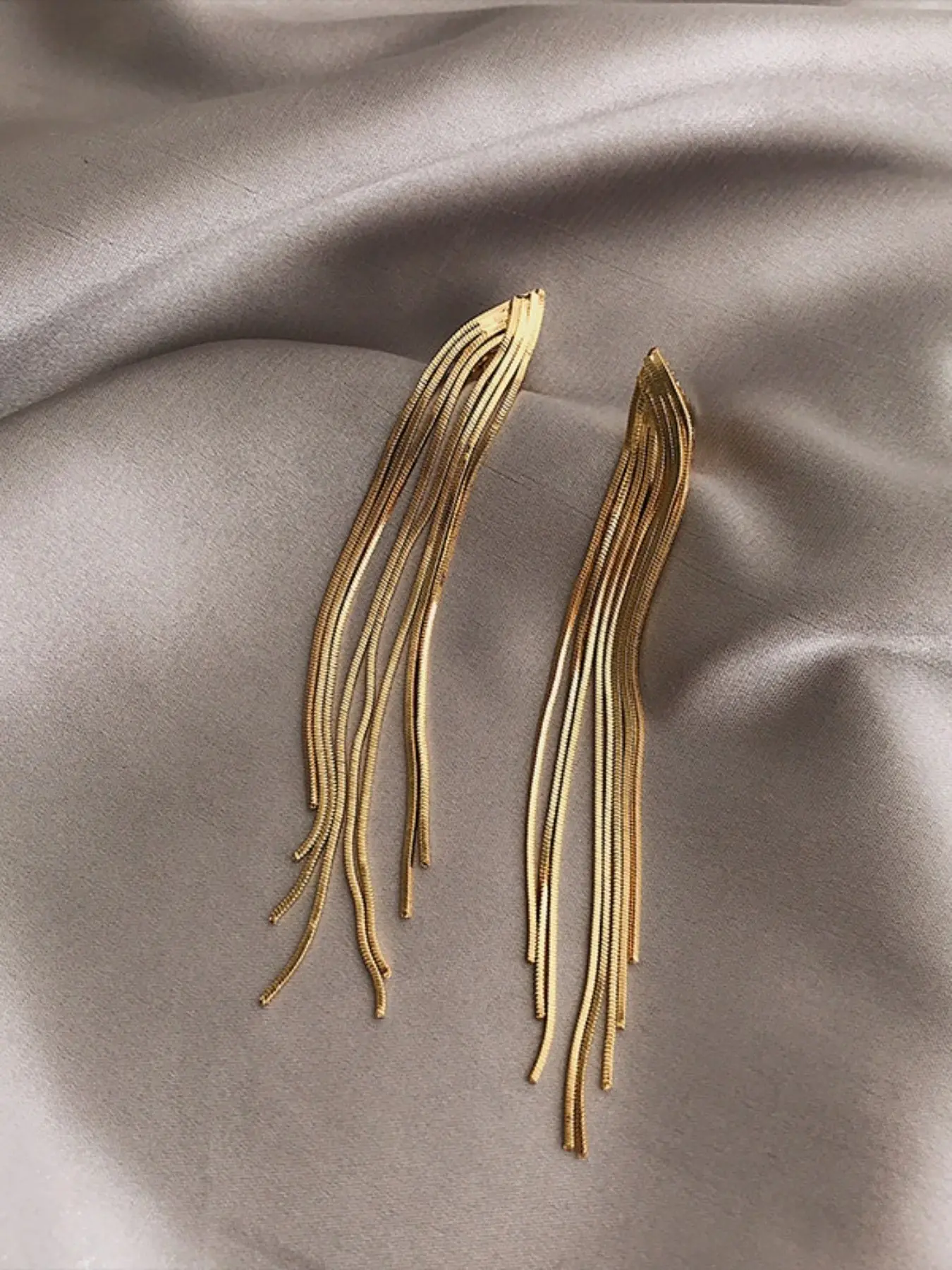 1 Pair Gold Tassel Chain Earrings Luxury Minimalist Statement Earrings Chain Duster Earrings Lightweight Long Dangle Earrings Anti Allergy Hypoallergenic Elegant Jewelry for Women Daily Wear Party Wedding Gift Modern Chic Fashion Style Accessories