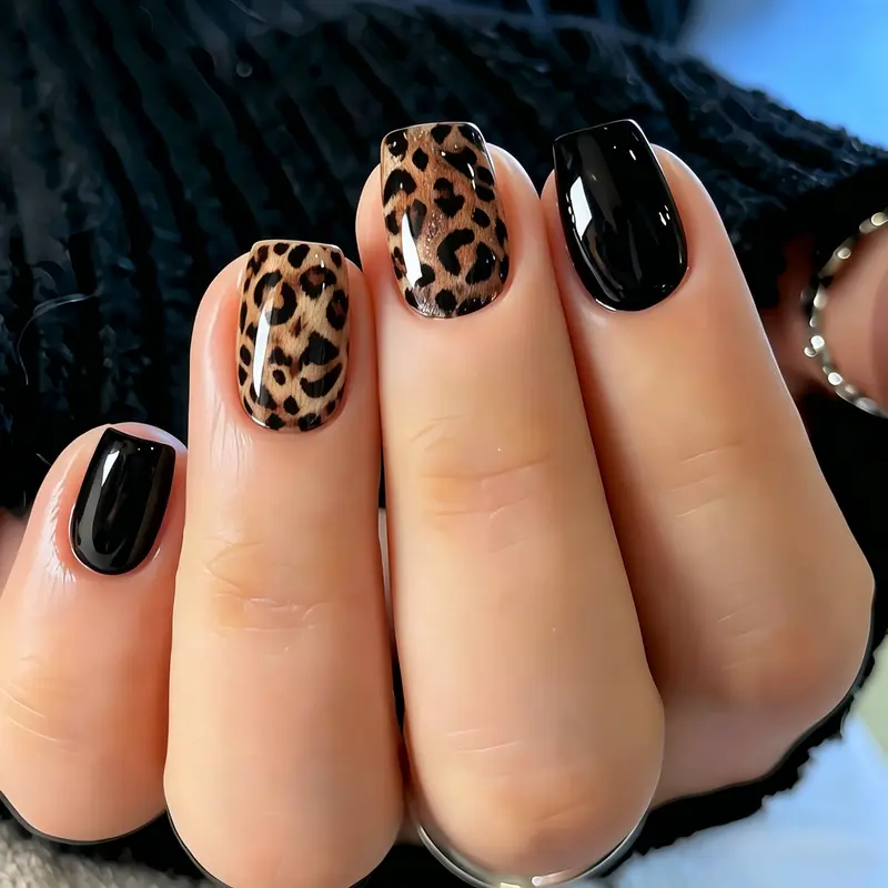 24 Pcs Glossy Leopard Print Short Square Press-On Nails, DIY False Nail Tips for Night Out & Parties, Nail Pack