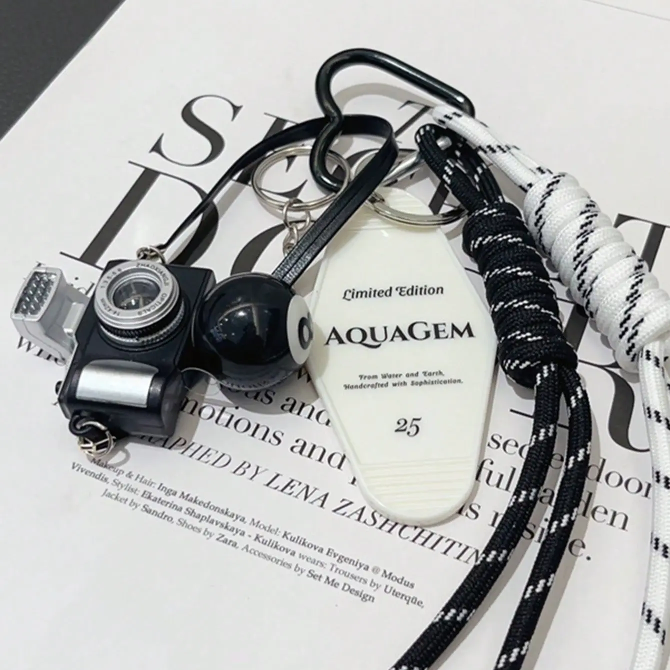 Vintage Billiard Keychain, 8 Ball Creative Pendant, Retro Style Camera Shape, Car Accessory, Bag Charm, DIY Rope, Gift for Women