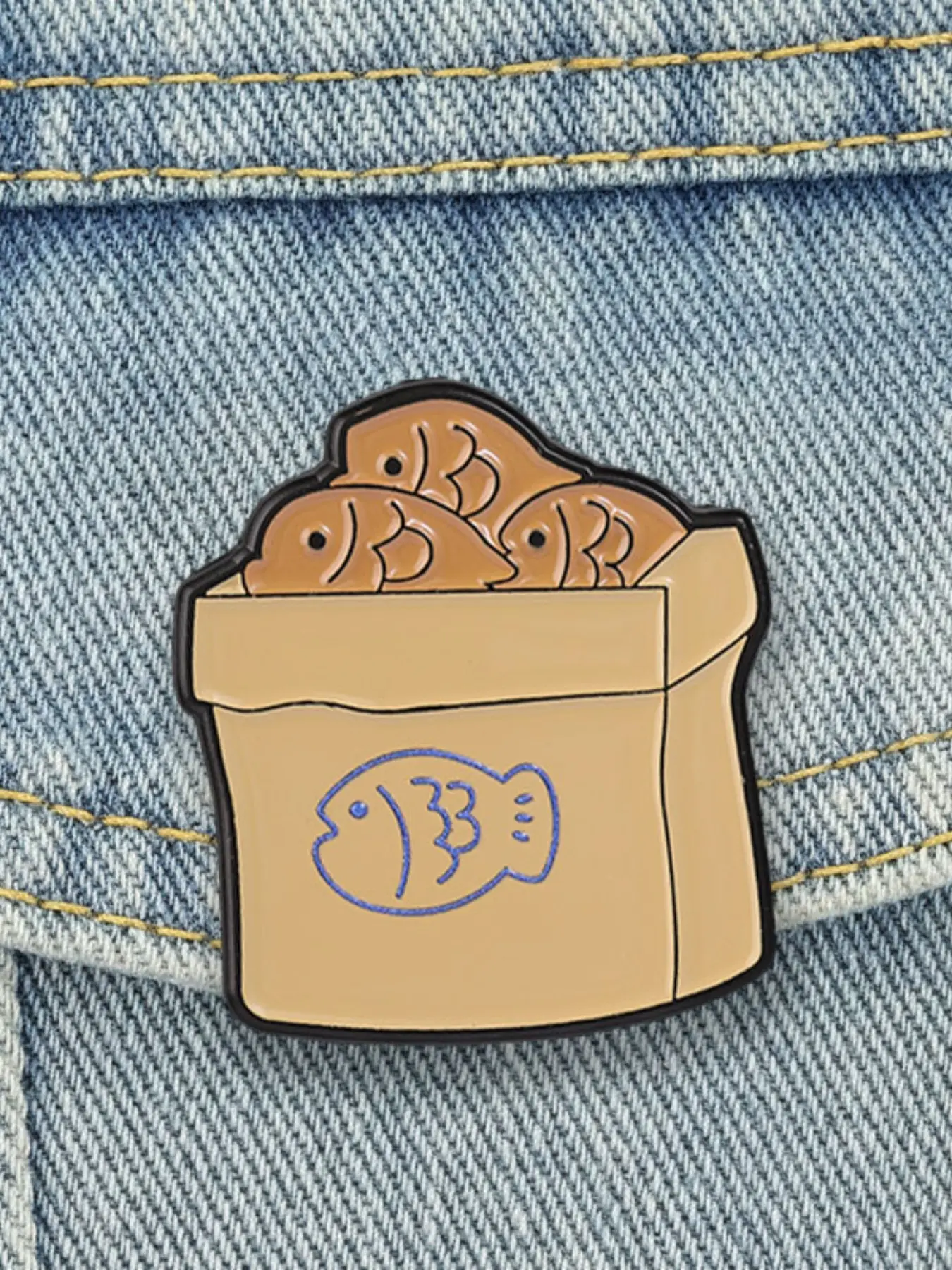1pcs Cartoon Taiyaki Fish Snack Bag  Design Alloy Enamel Pin ,Cute Japanese Dessert Stacked Fish Cakes Brooch ,Fashion Badge for Party, Daily Clothing Decor, Trendy All-match & Exquisite Brooch for Birthday Gift