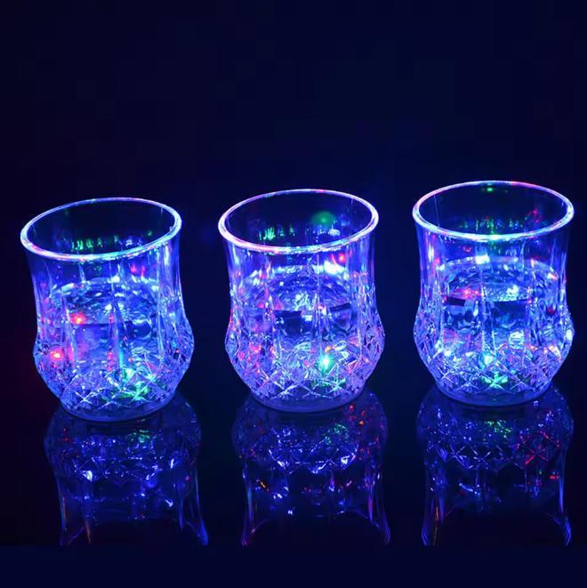 Must-Have Fest Cup! 2/4/6Pack Light-Up Pineapple - Water-Activated New Year Gift bonnet ski mask marilyn manson bushpins popcorn  cap mink  cowboy  hat pucky  beanie marshmallow wicker charles  jeffrey