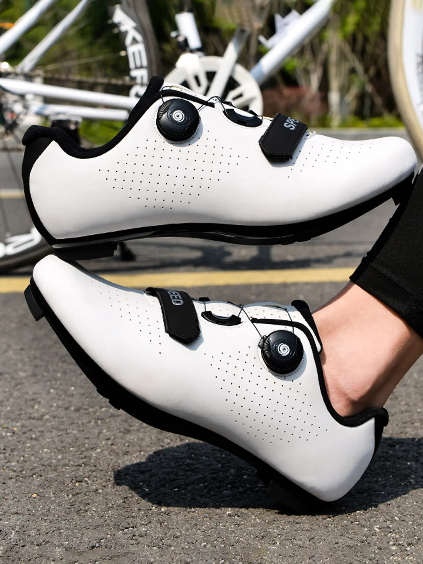 Men Road Bike Cleat Shoes Sports Shoe Single Rotating Knob & Magic Strap Breathable Perforated Stiff Hard Sole MTB Racing Cycling Footwear