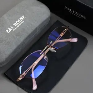 Z&L HOUSE boutique offers stylish women's eyeglasses featuring exquisite pink rhinestone lenses and uniquely designed temples, exuding an elegant charm. These comfortable reading glasses come with a premium case and cleaning cloth