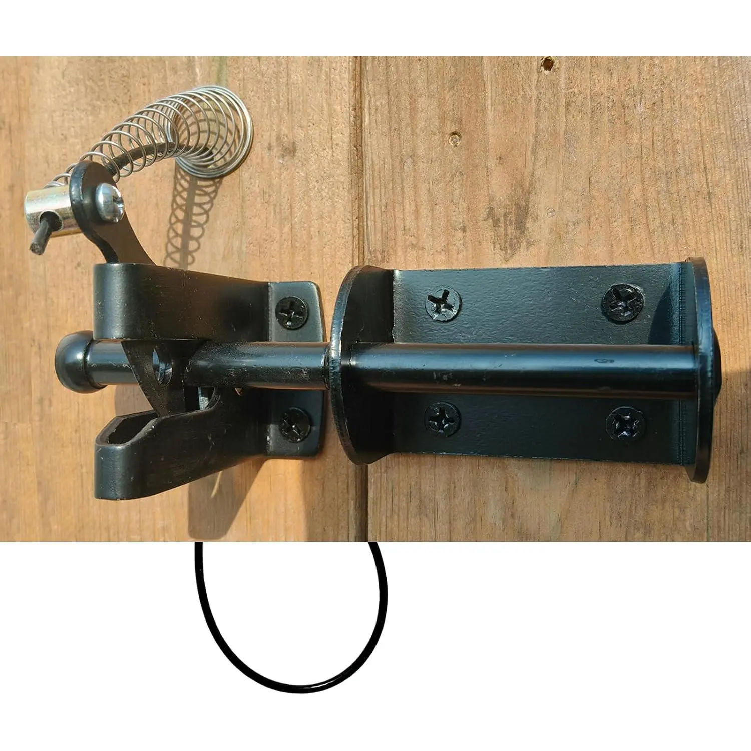 Door Latch - Self-Locking Gate Latch for Outdoor Fence, Black Steel Automatic Gravity Lever Lock with Fasteners, Gate Latch for Wooden Fence, Versatile Gate Latches with Spring & Pull String