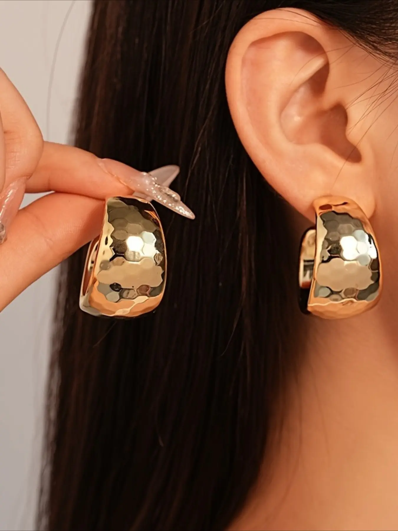 2pcs Hammered C‑Shaped Hoop Earrings, Available in Gold‑Tone and Silver‑Tone Minimalist Old‑Money Style Jewelry Suitable for Daily Office Dinner Wear Ideal Birthday and Anniversary Gift for Women.