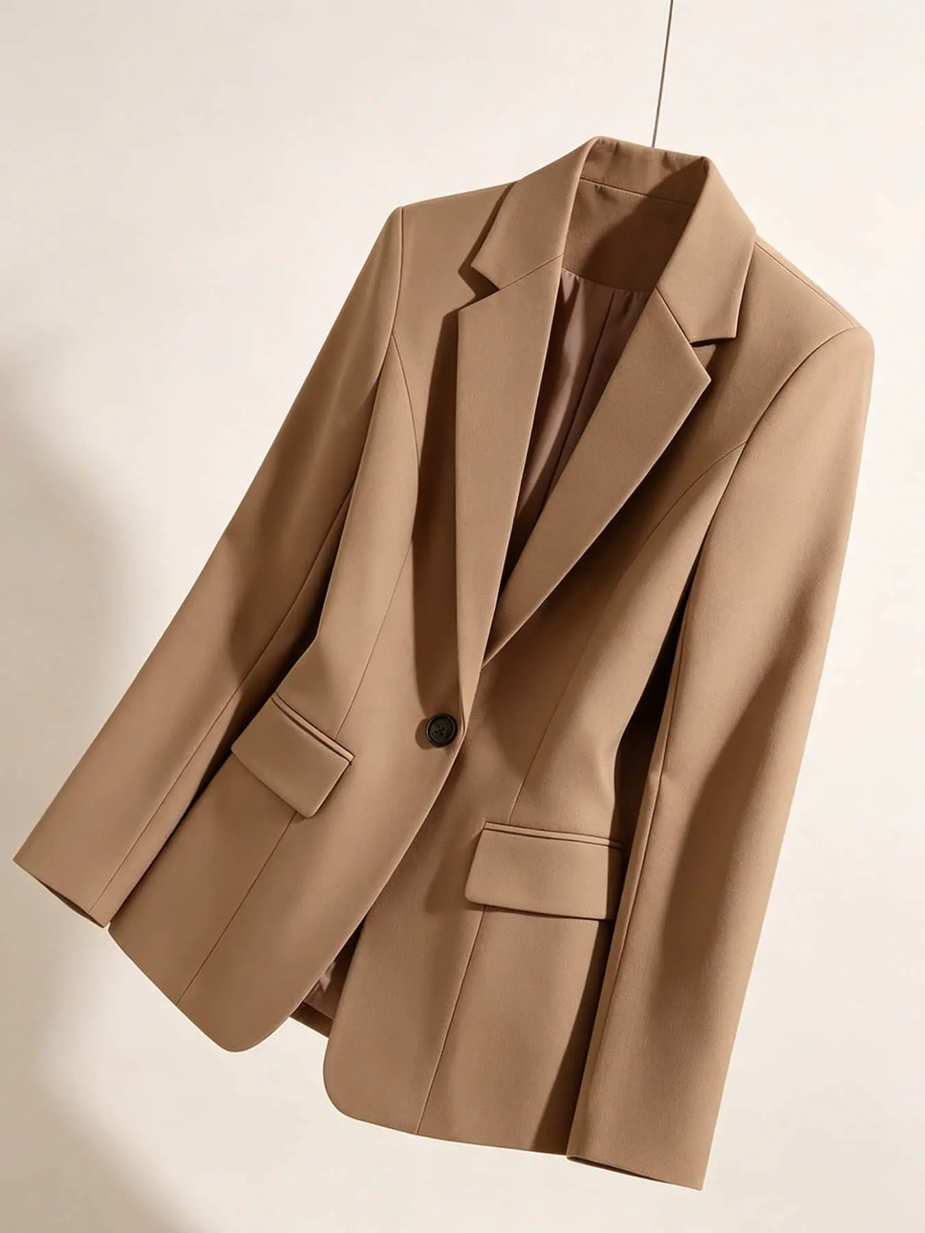 A women's minimalist commuting style camel colored Button Down Blazer, Office clothes, with a button closure, slim fitting and versatile, with a professional feel, suitable for spring and autumn, interviews, parties, dates, and anniversaries