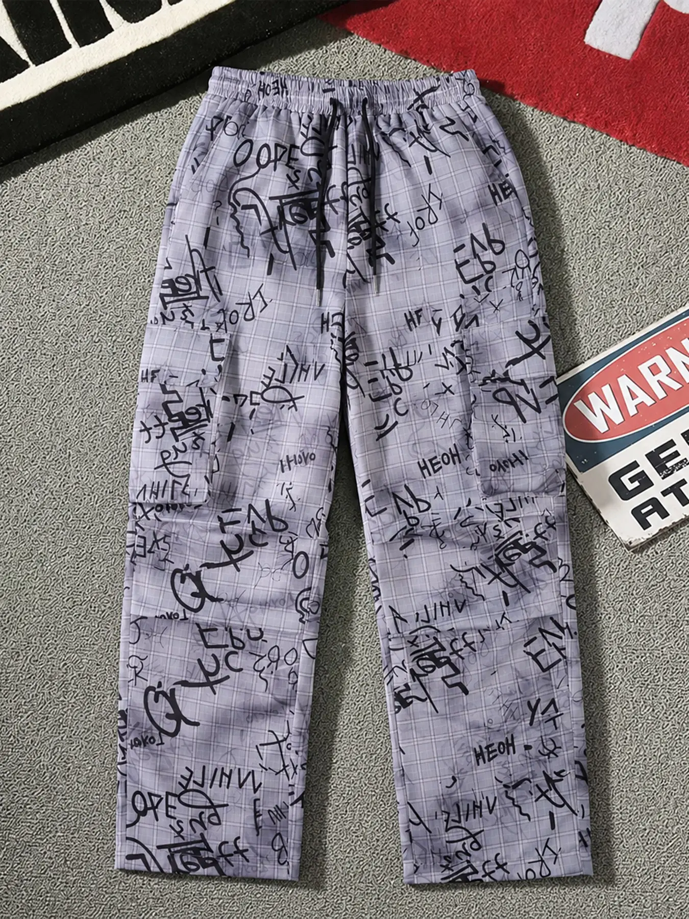 Men's Check Graffiti Print Cargo Trousers, Elasticated Waist Drawstring, Multi-Pocket Streetwear, Urban Hip-Hop Daily Pants