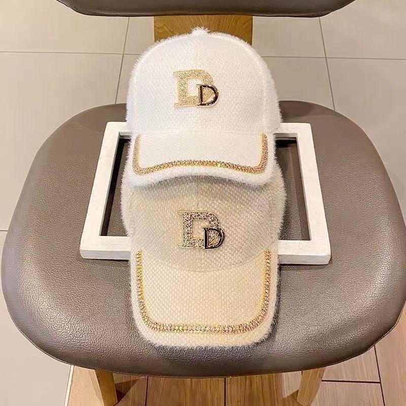 Popular women's autumn and winter new D-shaped baseball cap, winter diamond-studded warm cap that makes the face look smaller, sun-shading cap