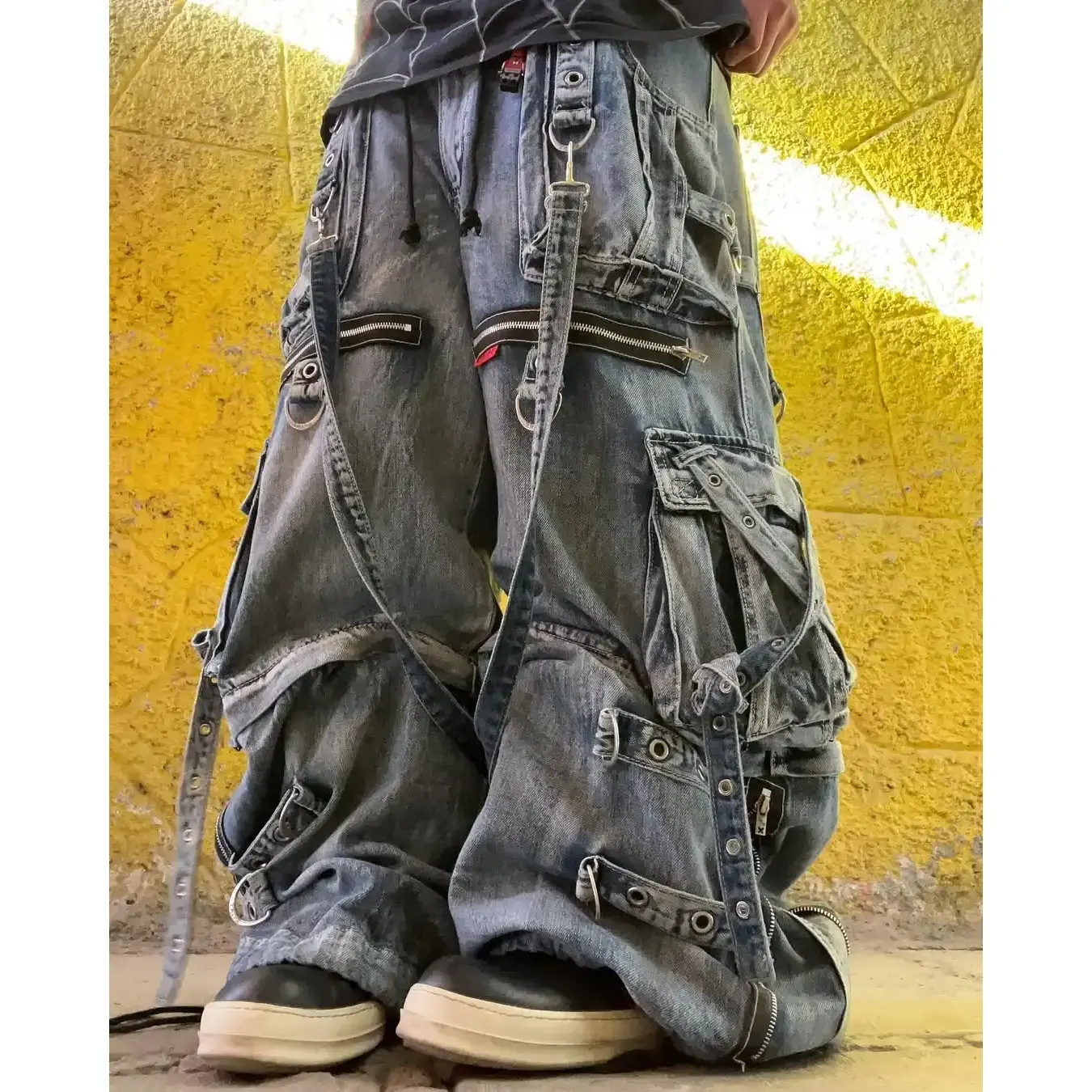 Y2K Baggy Cargo Jeans | Retro Hip Hop Streetwear Pants for Men & Women | Low Rise, Wide Leg Trousers with Multiple Pockets