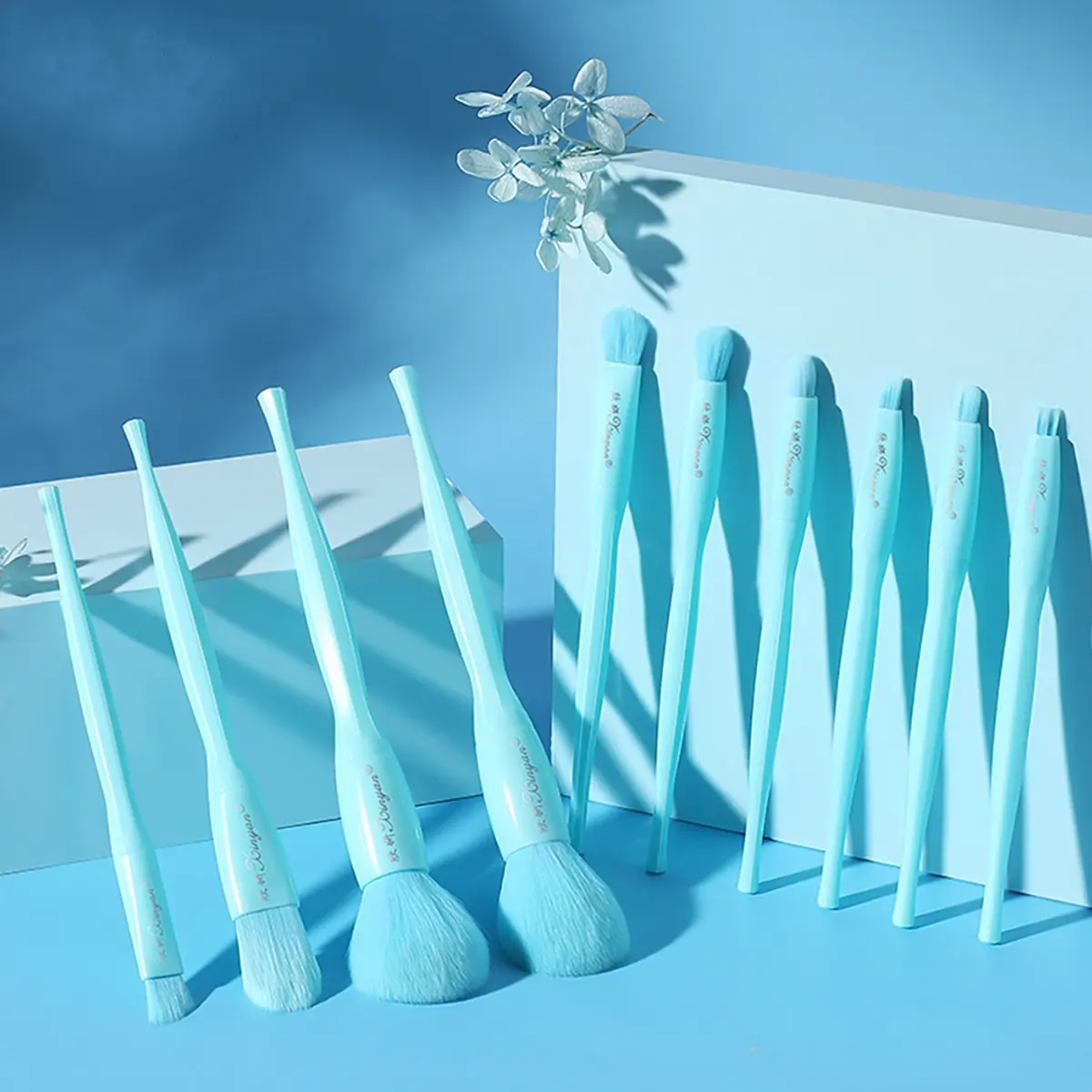 10-Piece Macaron Light Blue Makeup Brush Set, Soft Synthetic Bristles, Full Face Eye Powder Blush Eyeshadow Brow Brushes, Beginner Daily Cosmetics Tools, Beauty Brush Set