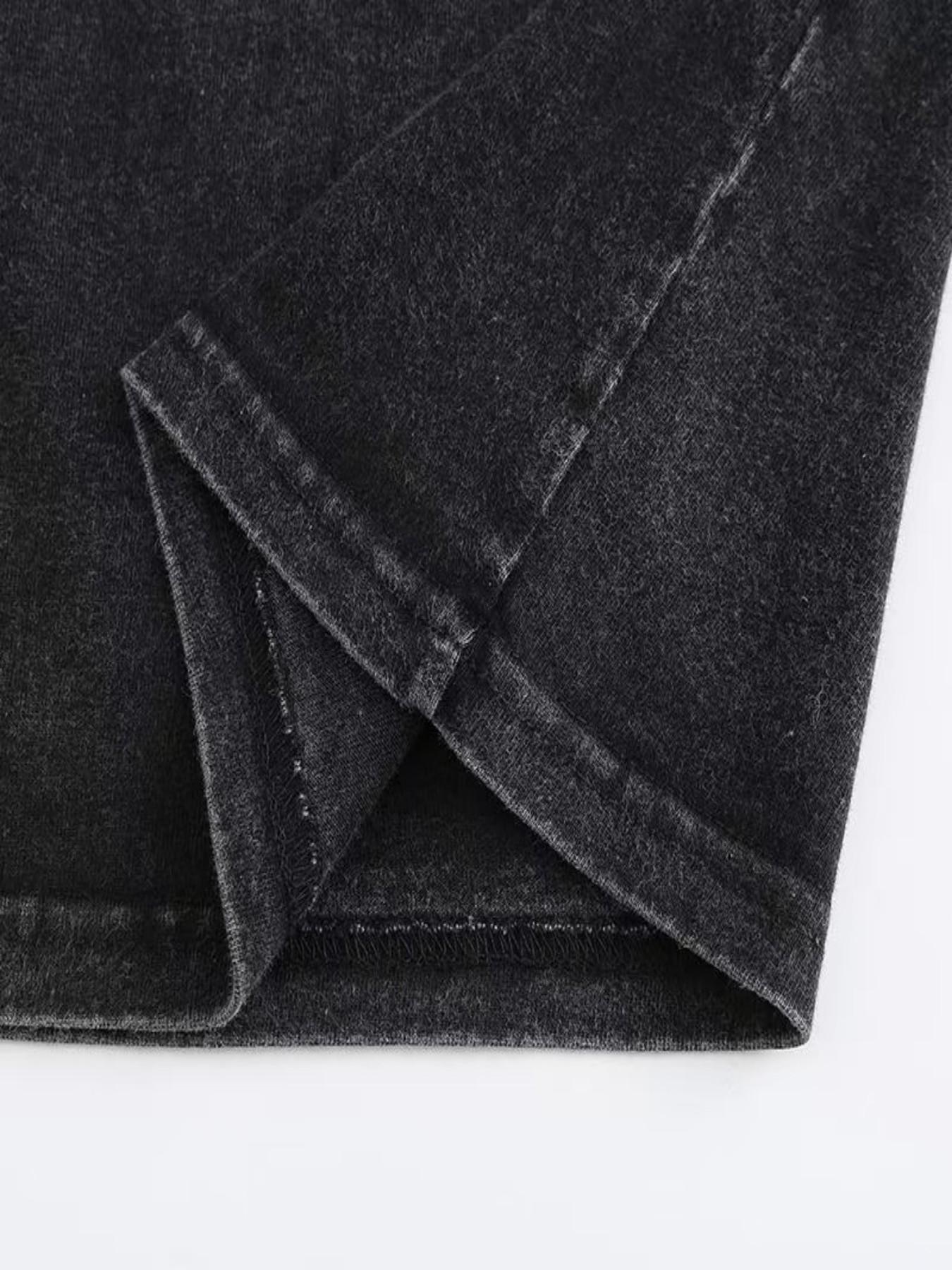 Men's Heavyweight Gothic Devil T-Shirt with Horned Figure & Red Eyes Print Streetwear Tee Shrink-Resistant Short Sleeve Round Neck for Halloween Party & Casual Wear Machine Washable Fit Cotton Menswear Top Tshirt