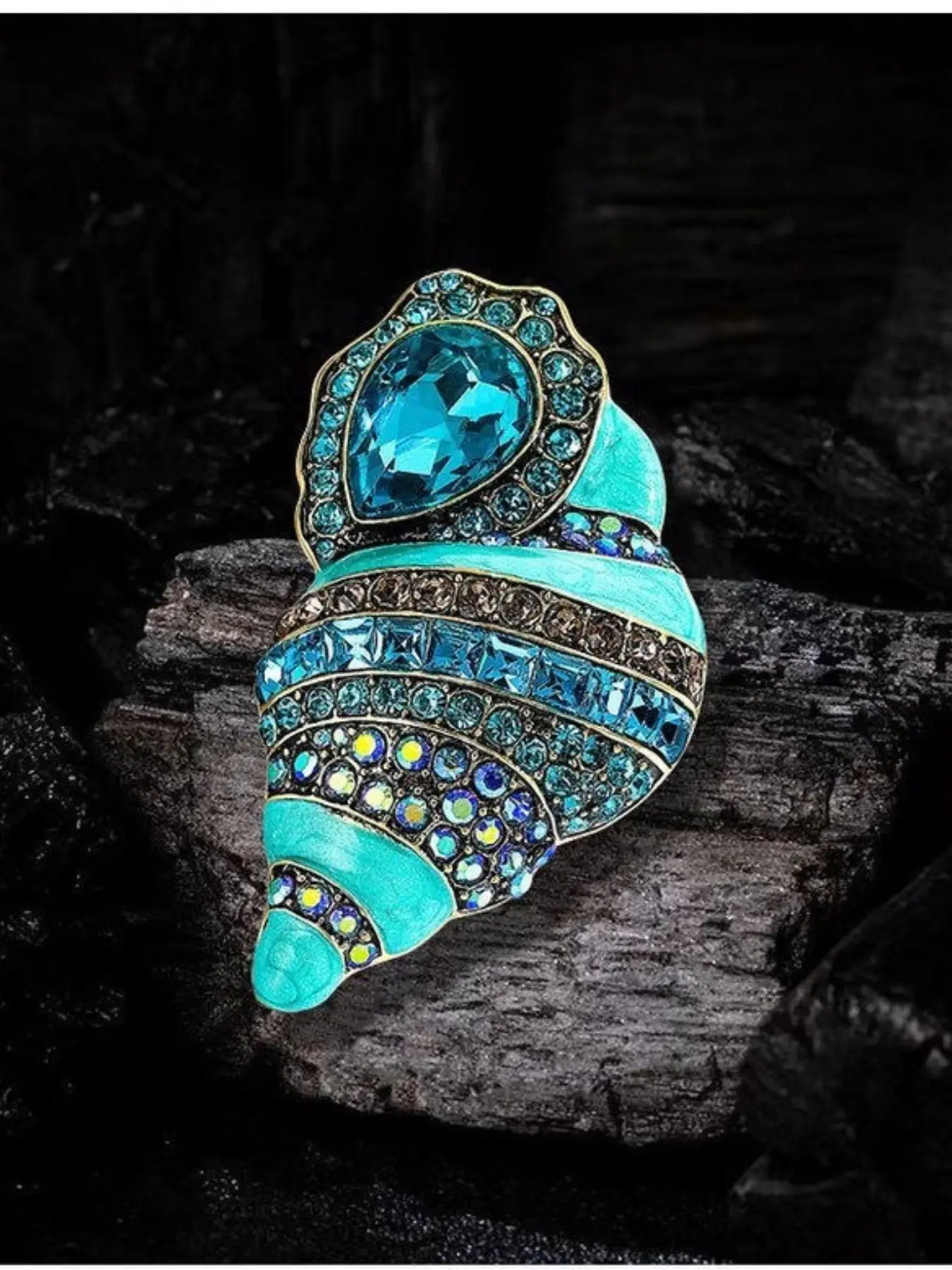 Vintage Enamel Seashell Alloy Brooch Pin with Rhinestones, Elegant Coastal Lapel Pin for Women, Fashion Accessory for Coat, Blazer & Dress