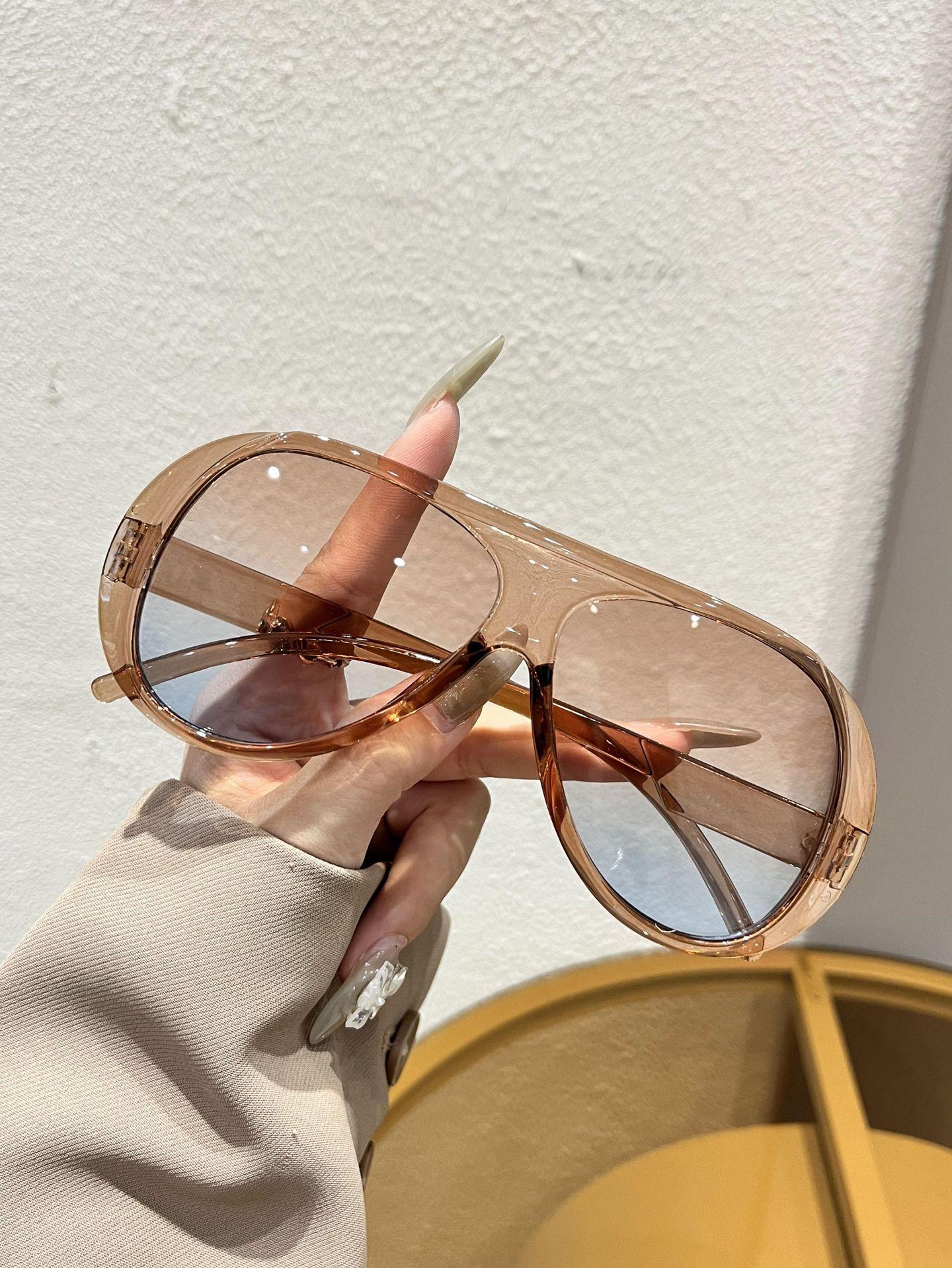 1PC Oversized Vintage Square Fashion Glasses – High-End Street Style Sunglasses for Women, Trendy Party & Beach Eyewear, Casual Summer Travel Accessories