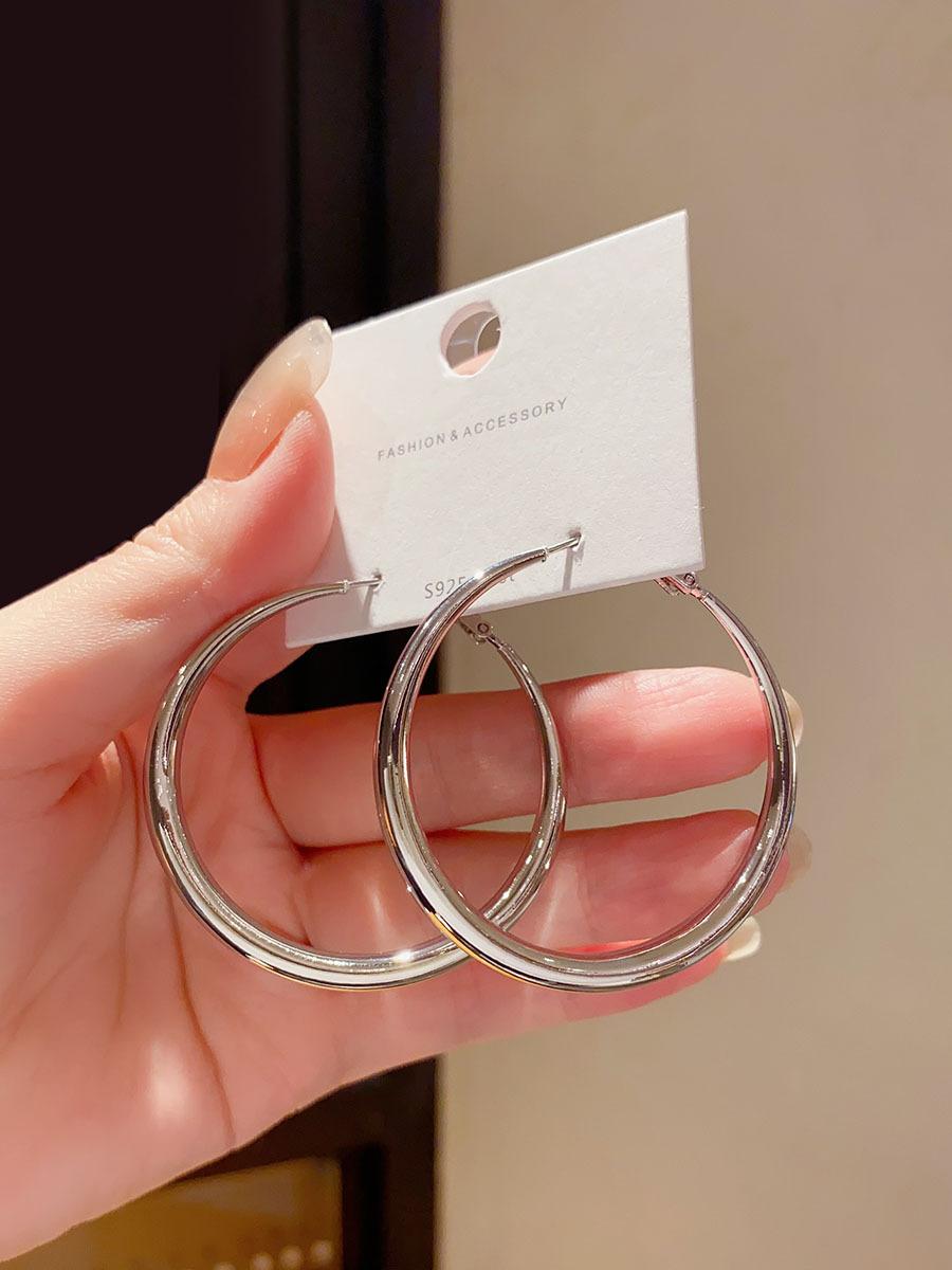 High-end and elegant circular ear ring earrings, women's European and American exaggerated, simple and cold style earrings, niche