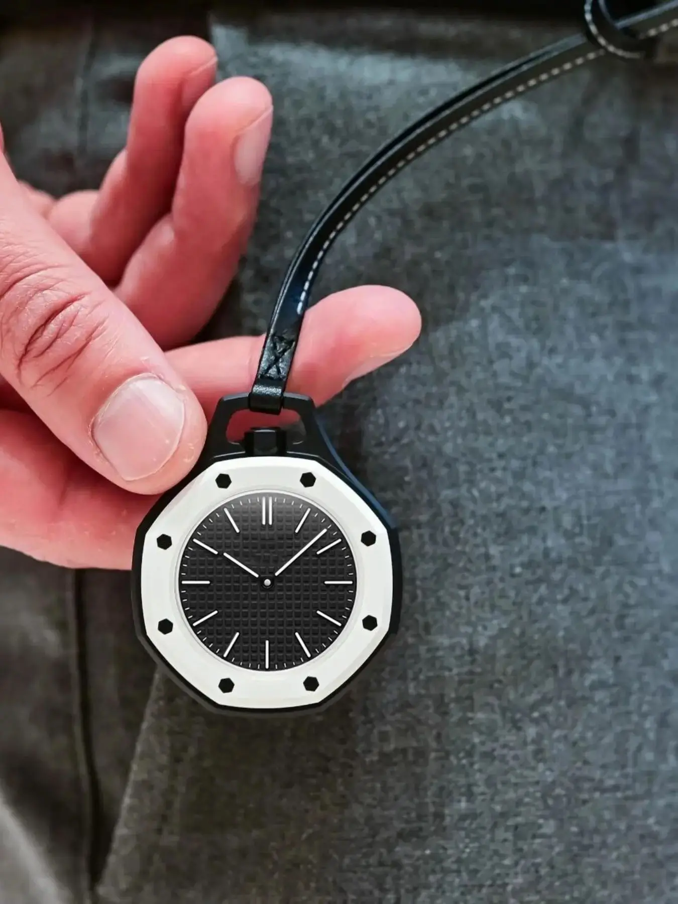 Neutral quartz watch, Analog Watch, Casual fashion watch, stylish lanyard design, cartoon style, lightweight, casual for all seasons, with gift box included, Analog Quartz Watches