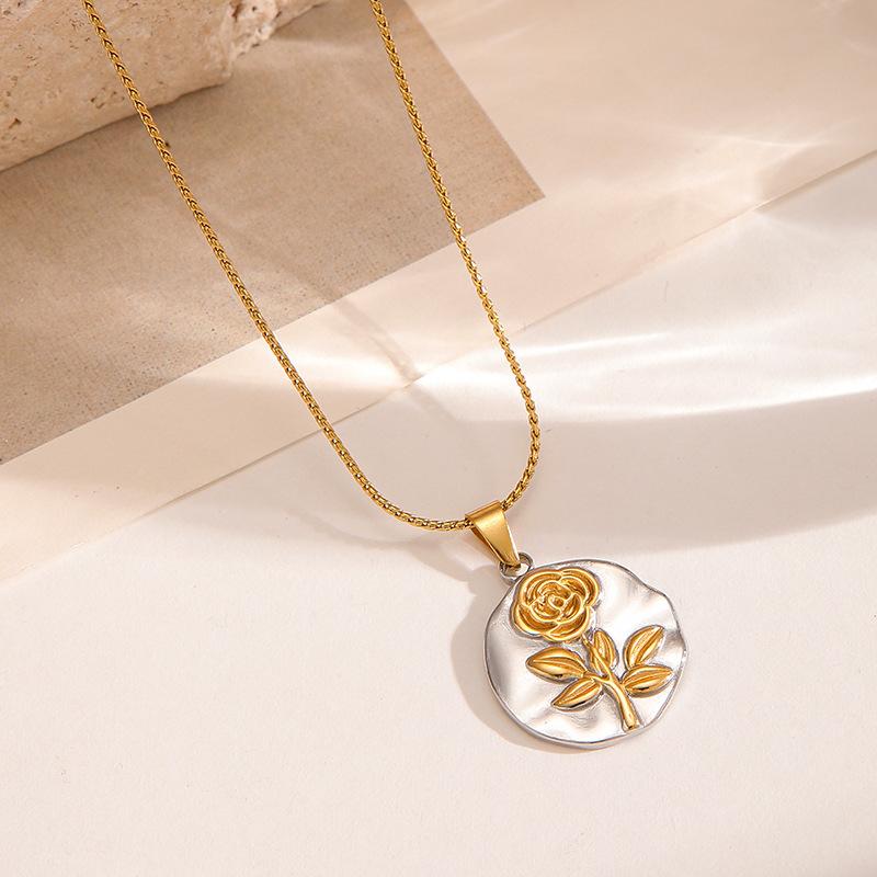 Two-tone rose flower necklace for women, high-end luxury pendant, stainless steel pleated flower collarbone chain, jewelry that is not prone to fading