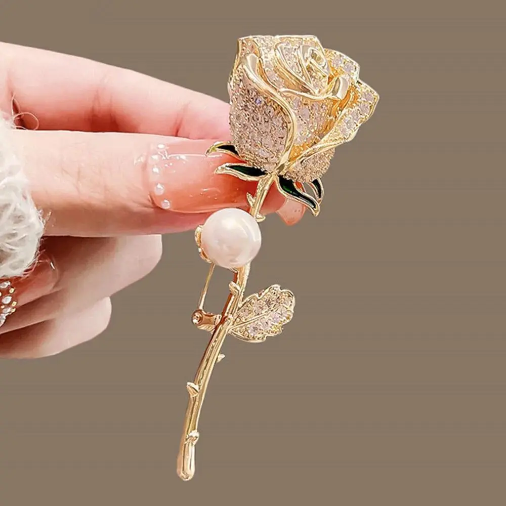 Elegant Rose Bouquet Brooch for Women, Gold-Tone with Luxury Rhinestone CZ Accents, All-Seasons Fashion Pin, Bouquet Form, Flower Shape, Female
