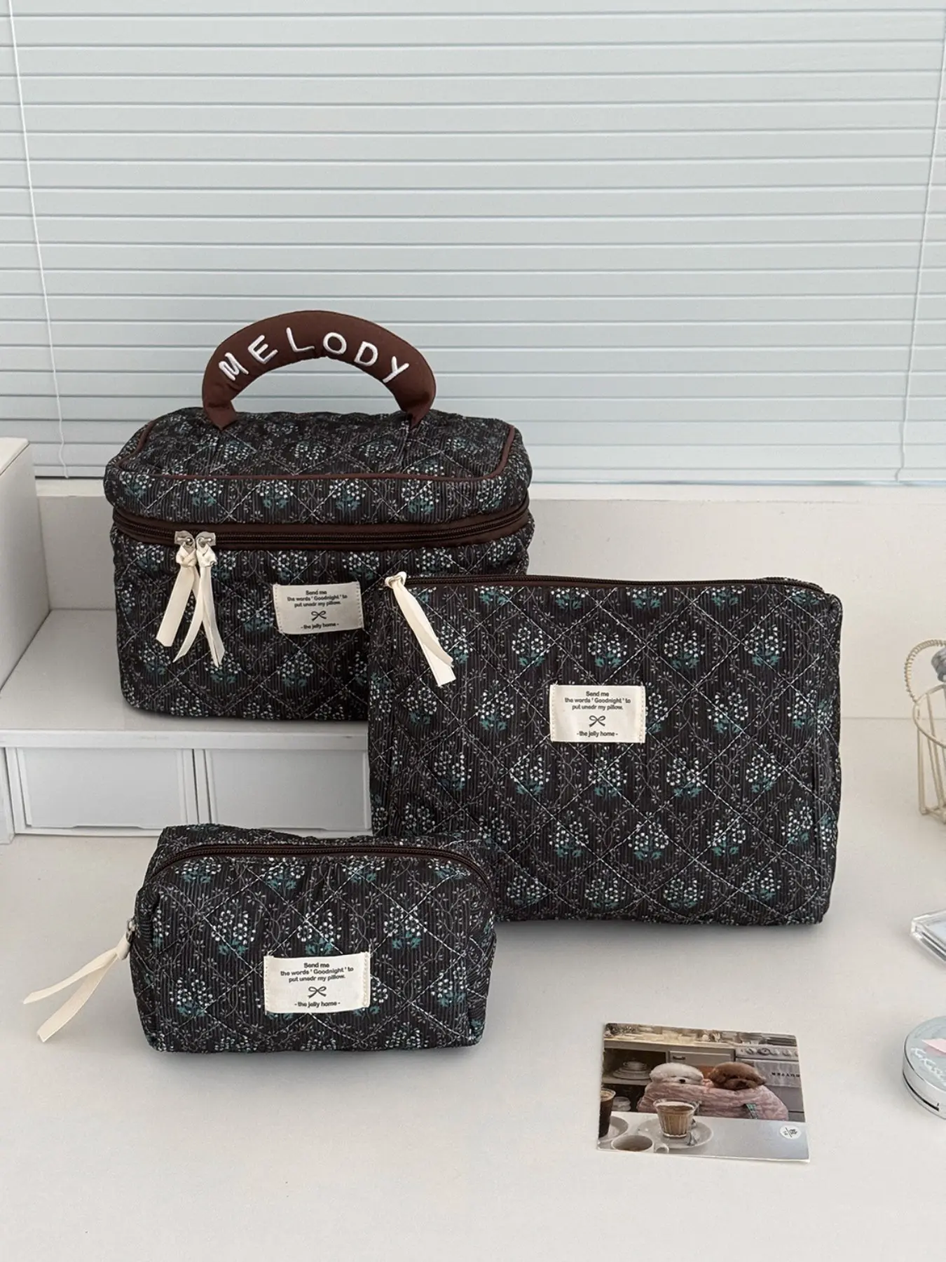 High-Quality Dark Tone Floral Cosmetic Bag, New Chenille Vintage Large Capacity Travel Wash Kit Organizer, Sanitary Pad Pouch, Travel Makeup Pouch, Cosmetic Travel Bags, Travel Beauty Bag, Cosmetics Bag