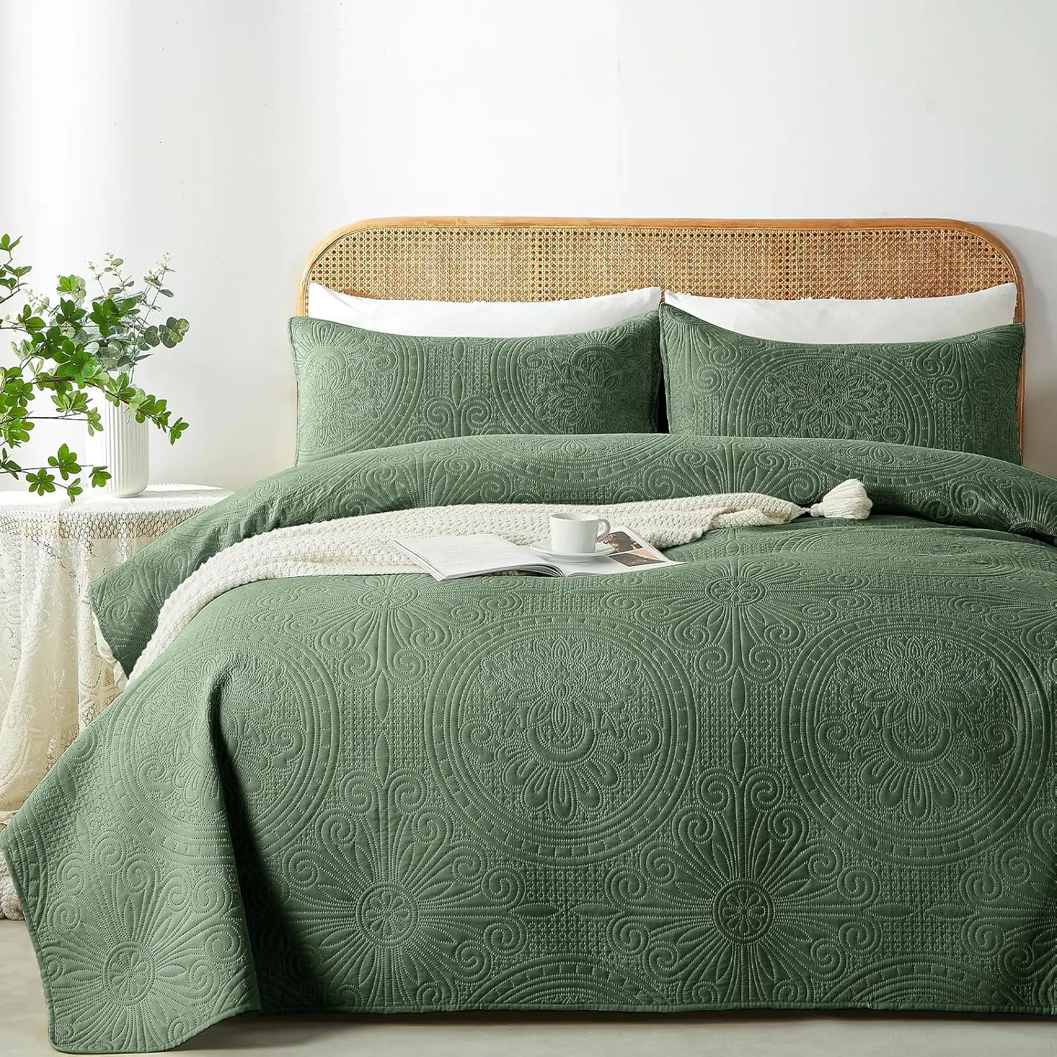 King/Cal King Set Olive Green,Ultrasonic Embossed Bedspread, Lightweight Microfiber Coverlet, Thin Bedding Set for All Season, 3 Piece(1,2 Pillow Shams)