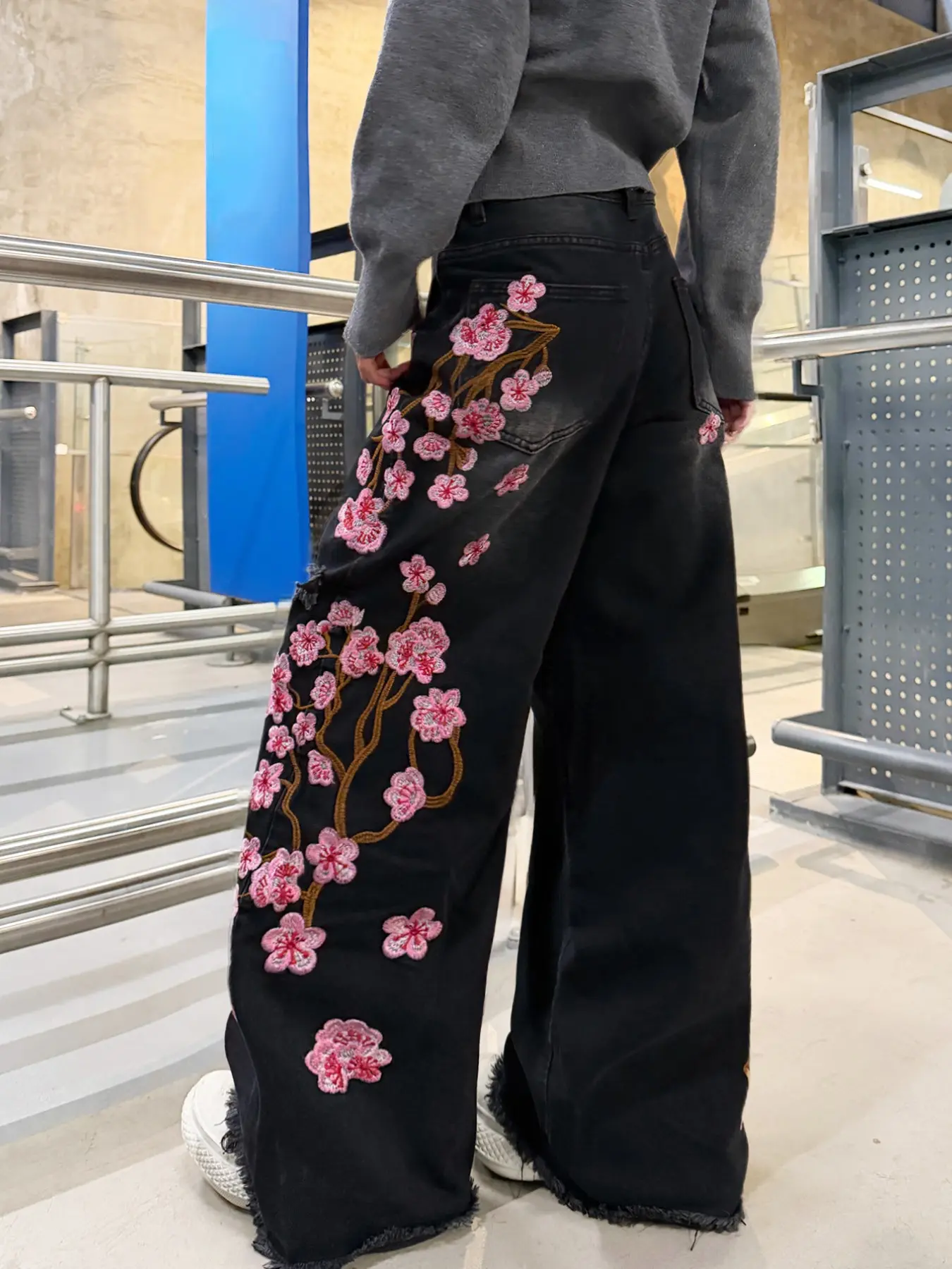 1pc Cherry Blossom Floral Embroidery Jeans, Trendy Ripped Hem Design, Soft Comfortable Fabric, Loose Fit Baggy Wide Leg Pants, Bottoms, All Seasons Street Style