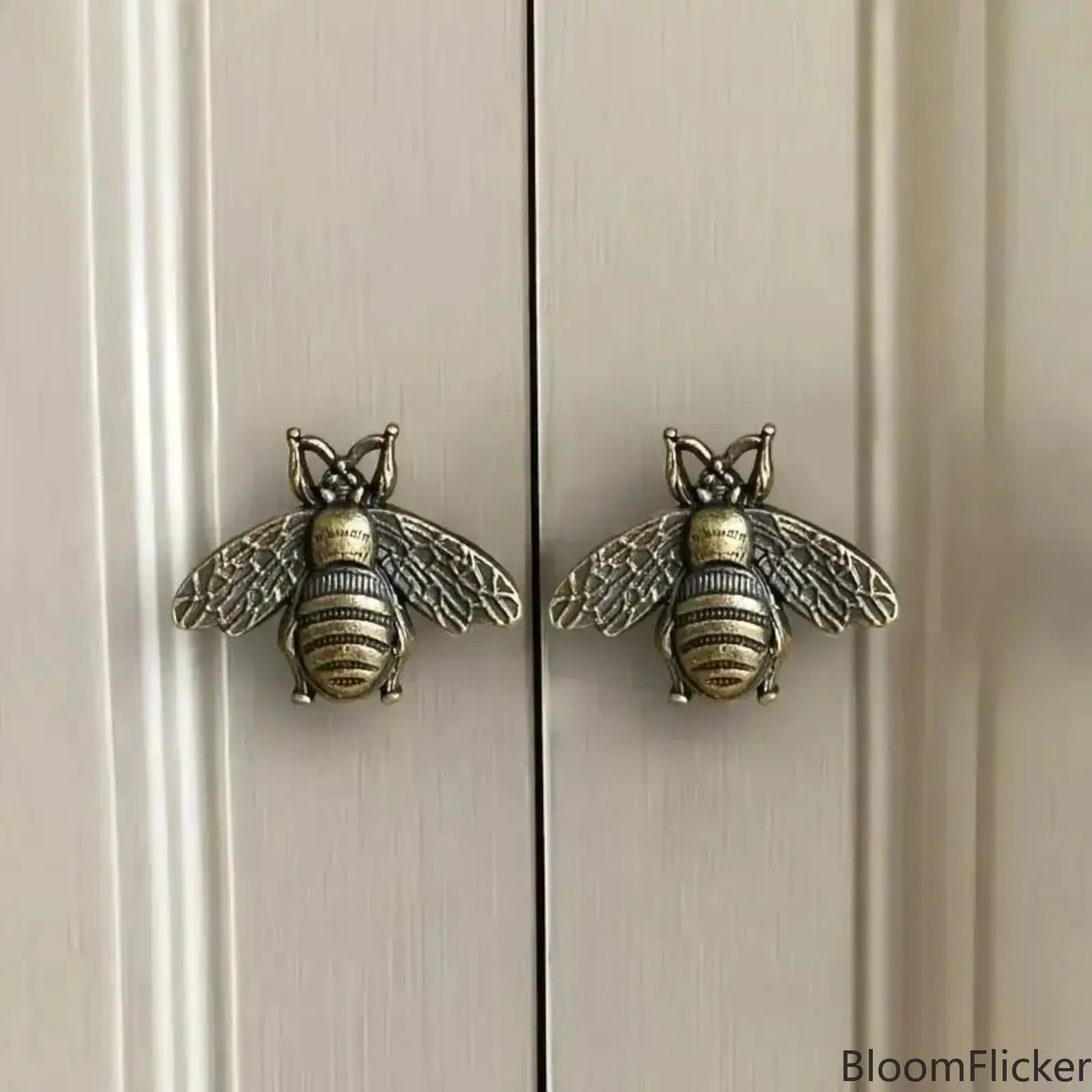 6 Pcs Vintage Bee Honeycomb Cabinet Knobs Retro Decorative Pull Handles Durable Zinc Alloy Easy Install Dresser Hardware Replacement Drawer Pulls For Kitchen Cupboard Wardrobe Closet Furniture Home Decoration