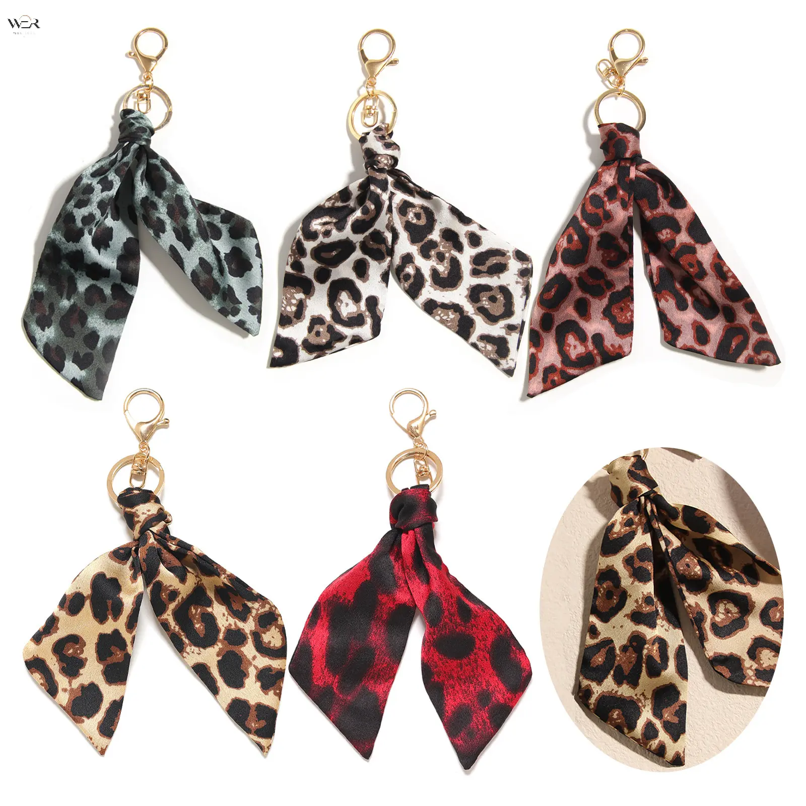 20/22cm Silk Scarf Keychain 13 Print Options Leopard Paisley Floral Patterns 8cm Gold Swivel Clasp Satin Ribbon Bag Pendant Vintage Boho Purse Backpack Accessory Versatile Women Fashion Gift