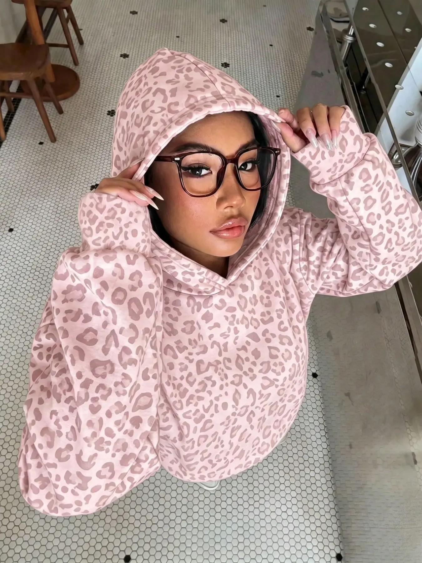 Girls' Cool Hooded Sweatshirt, Camouflage Hoodie, Trendy Camouflage Leopard Print, Slim-Fit Long Sleeve, Casual Spring & Fall Wear, Perfect for Home and Commute