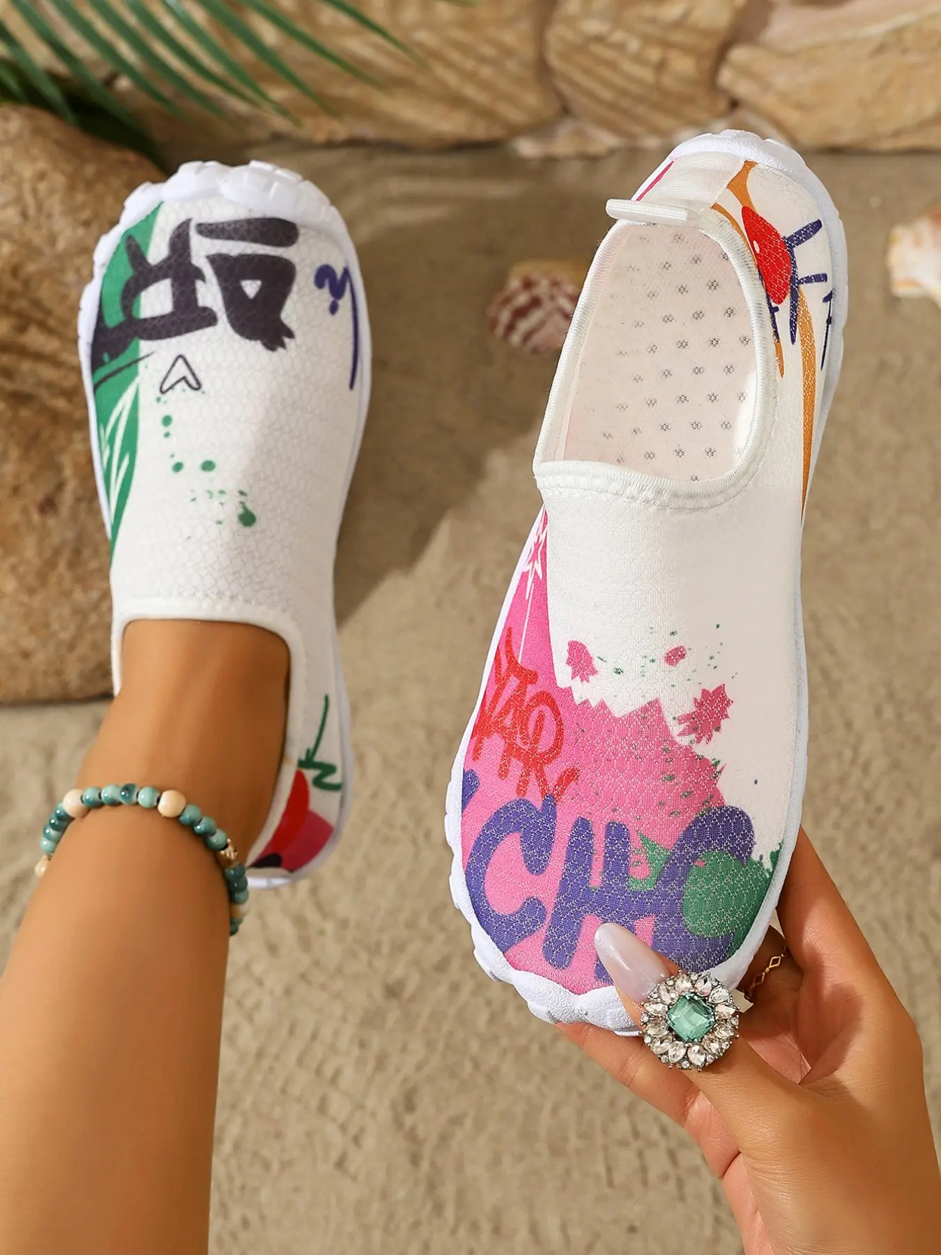 Women's Casual Quick-Dry Water Shoes, Fashion Slip-On Sneakers, Graffiti Letter Design, Lightweight Anti-Slip, Outdoor Beach Shoes, Ideal for Sand, Shallow Water, Urban Exploration