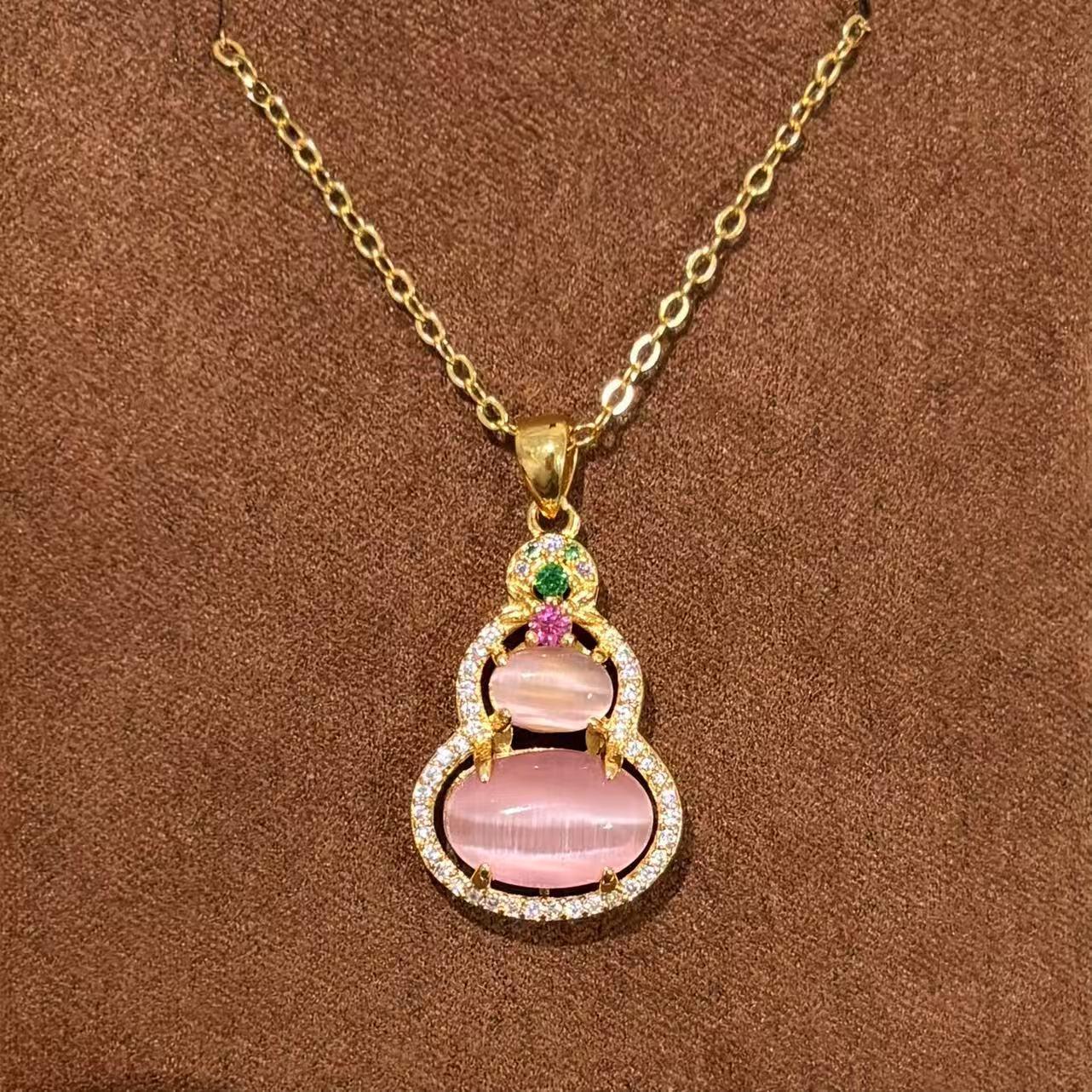 Vintage Pink Chalcedony Gourd Necklace, Encrusted with Zircon, Fashionable Versatile Elegant Luxurious Design Niche Collarbone Chain, Suitable for Parties and Anniversaries