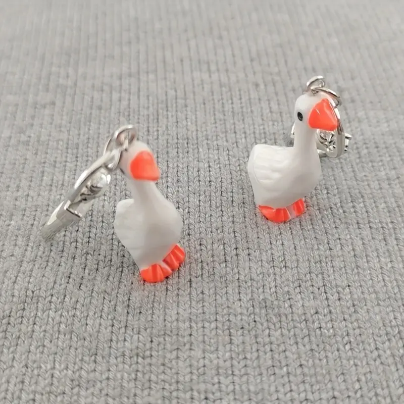 5/10pcs of Large White Goose Keychains, Made of Resin with Alloy Carabiners, Perfect for Hanging on Bags Or Cars, an Excellent Gift Choice