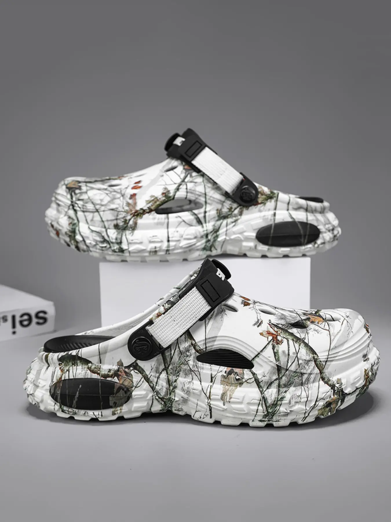 Summer New Men's Camouflage Thick Sole Holey Shoes, Anti-Slip Breathable Sandals, Sizes 39-48, Outdoor Beach Walk, Garden Work, Daily Wear, Outdoor Summer Slippers