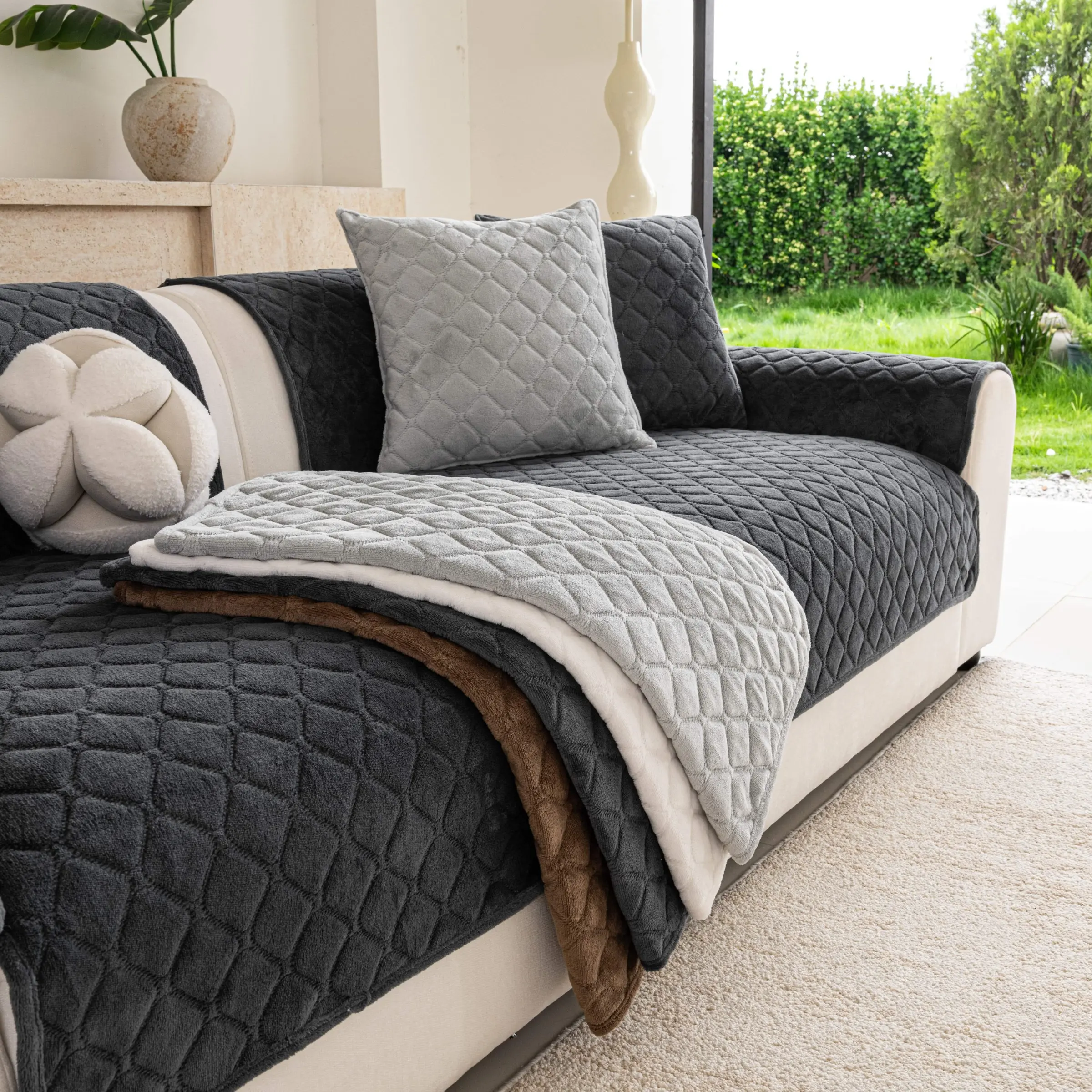 Diamond Pattern Sofa Cover, Pet-Friendly, Soft All-Season Furniture Protector, Dustproof Sofa Protector, Suitable for Dogs and Cats, Armchair, Loveseat, 2/3/4 Seat Sofa
