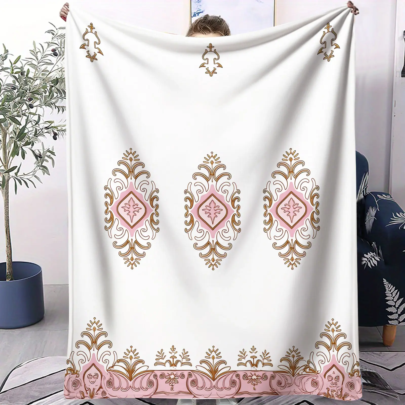 Vintage European Gold Diamond Scroll Flannel Blanket, Plush Soft Lint-Free, Luxury Palace Warm Throw