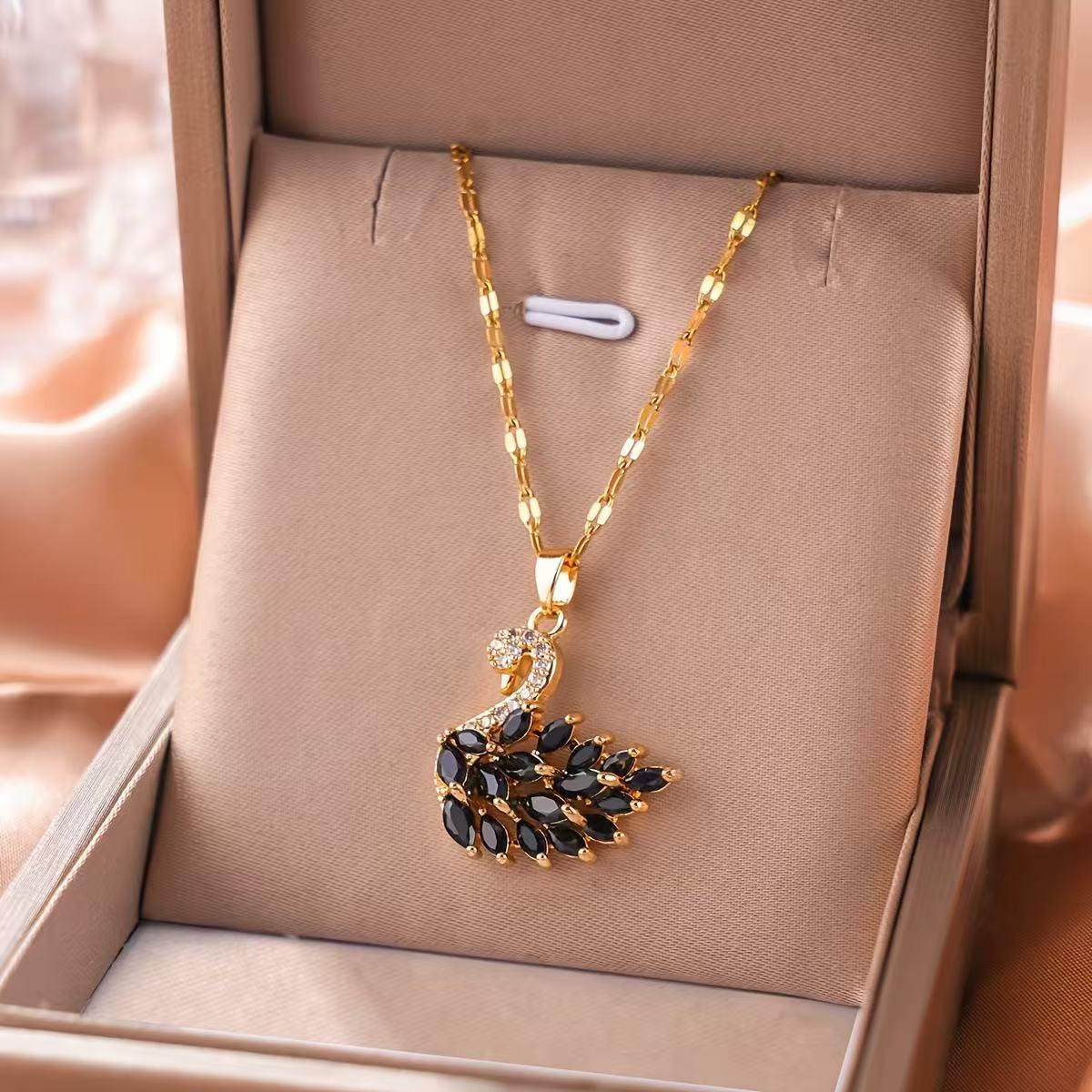 2026 New Elegant Necklace in Ins Style, Titanium Steel Plated with 18K Gold, Full of Diamonds, Swan Design with Zirconia Inlaid Lip Chain