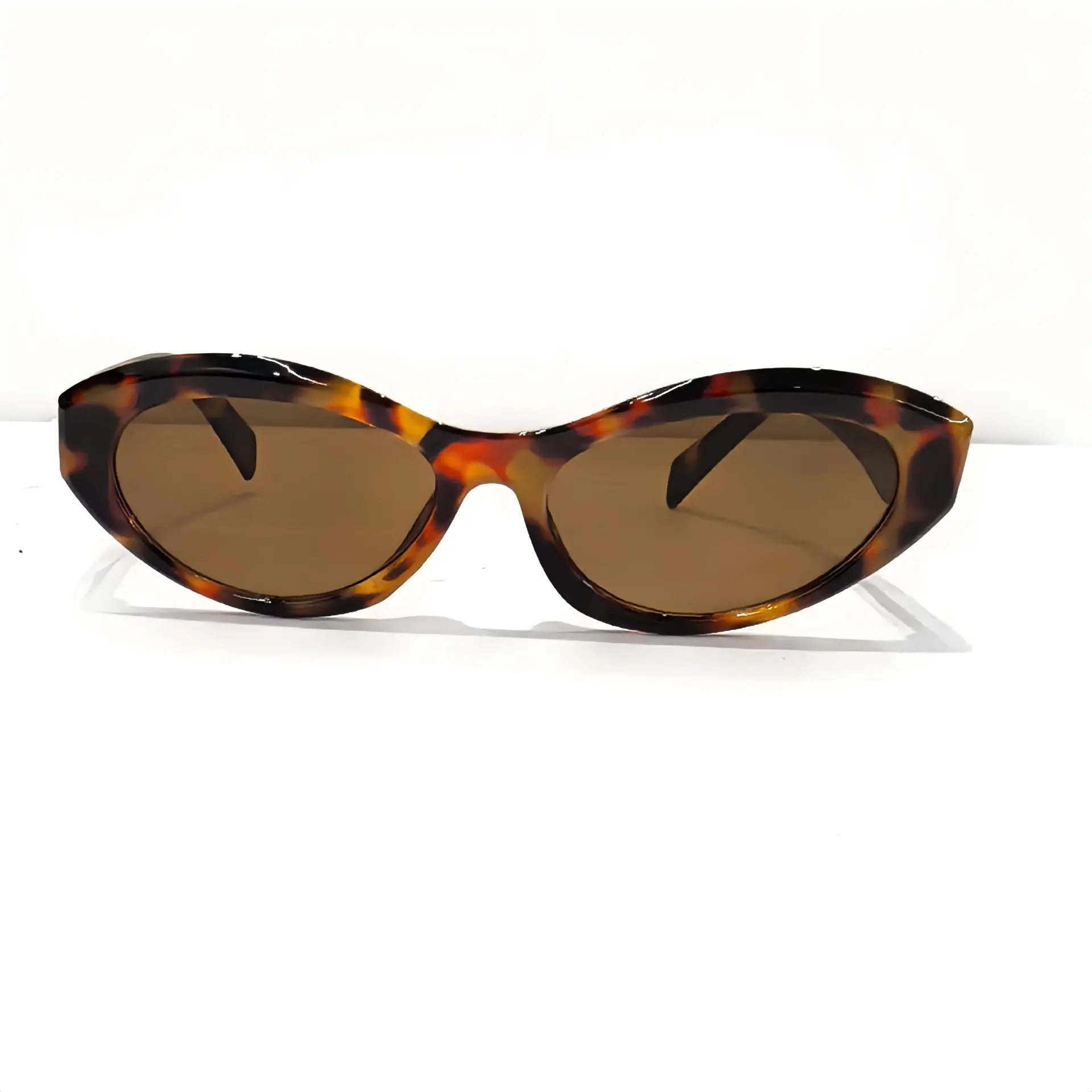 Small Oval Sunglasses for Women, Retro 90s Classic Shades for an Alternative Style and Casual Fashion, 90S Classic Women's Sunglasses, Alternative Style Women's Sunglasses