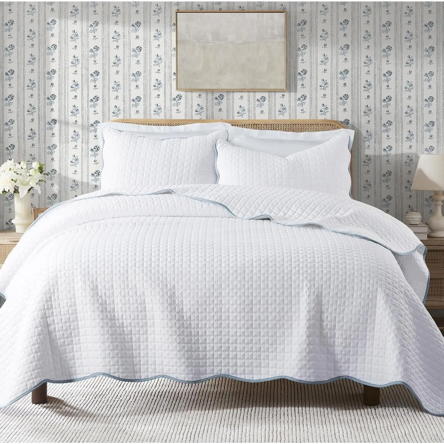 White Queen Size Quilt Bedding Set with 2 Pillow Shams - Scalloped Edges, Lightweight Soft Fabric, Farmhouse Country Rustic Coverlet, Cute Cozy Kantha Stitch Bedspread, Blue Edge White Stitching