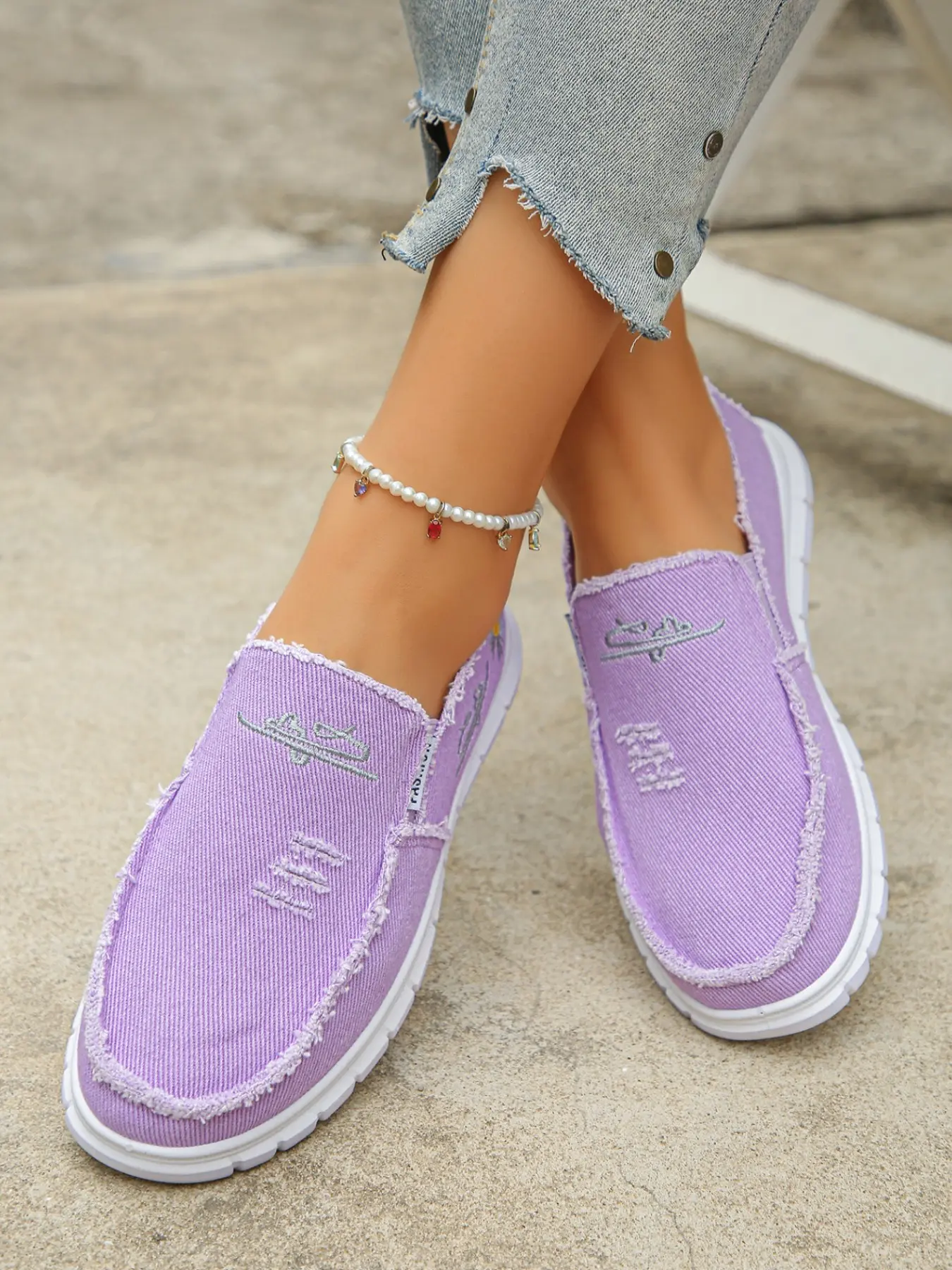 New Women's Outdoor Casual Fashion Shoes, Daisy Embroidery Patchwork Canvas Slip-Ons, Comfortable Low Top Round Toe, All-Season Rubber Sole