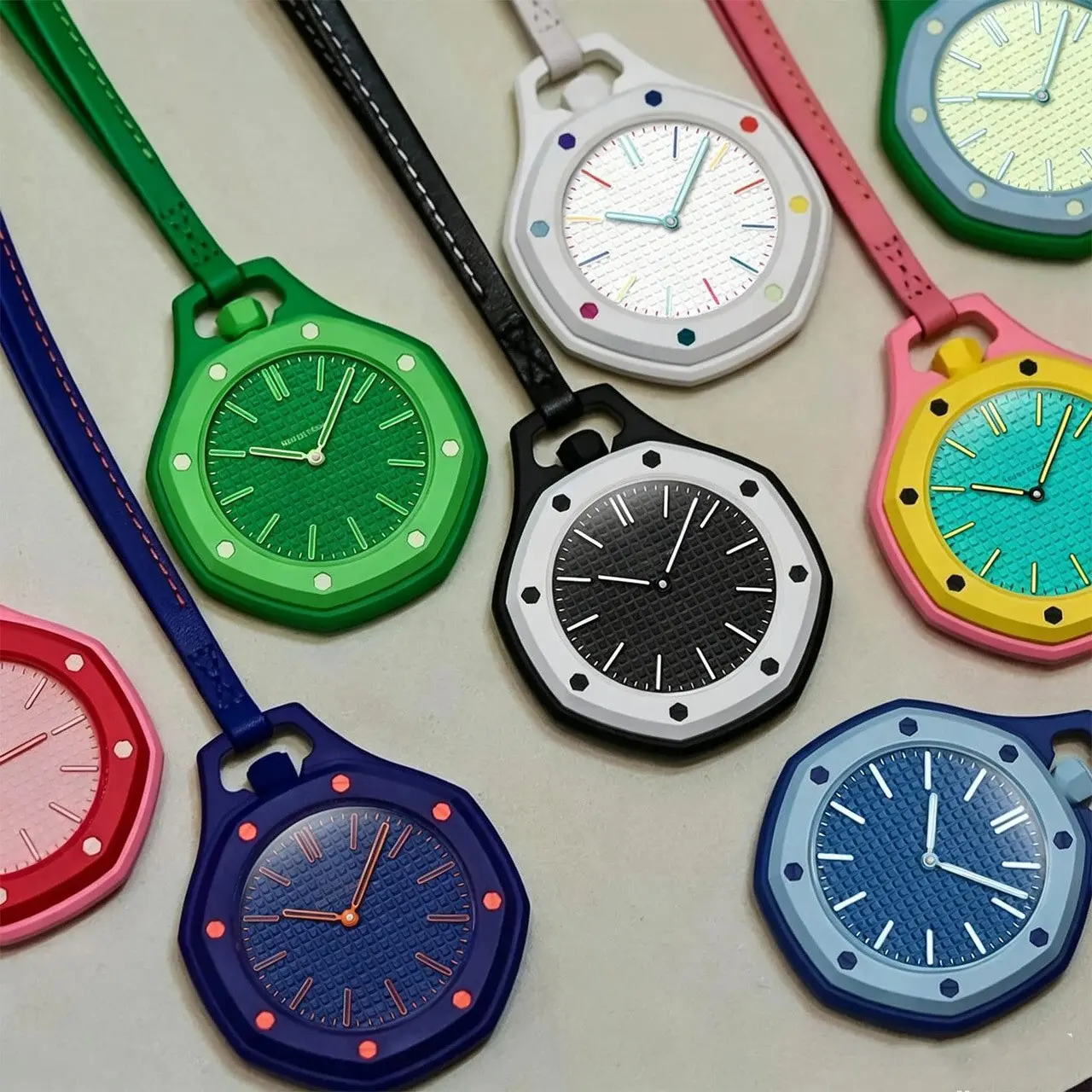 Co-branded new octagonal light-luxury versatile fashion trendy personalized dopamine royal pendant quartz watch