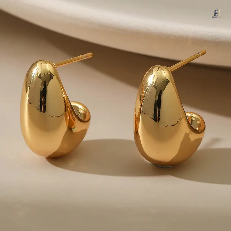 Minimalist C-Shaped Pea Earrings for Women, Sleek Polished Copper Studs, Elegant Tiny French Style Ear Jewelry for Daily Dates Office Wear