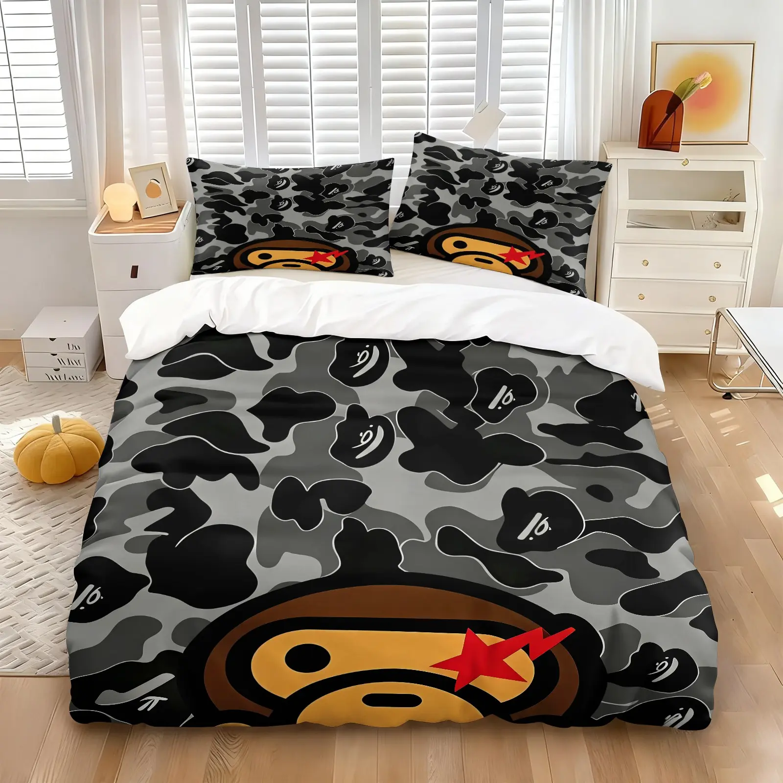 Streetwear Grey Camo Ape Head Duvet Cover Set (1 Duvet Cover + 1-2 Pillowcases), Soft Breathable Bed Linen, Cartoon Monkey Red Star Camouflage HD Digital Print Vivid Pattern, Street Style Bedroom Decoration, Gift for Streetwear Enthusiast