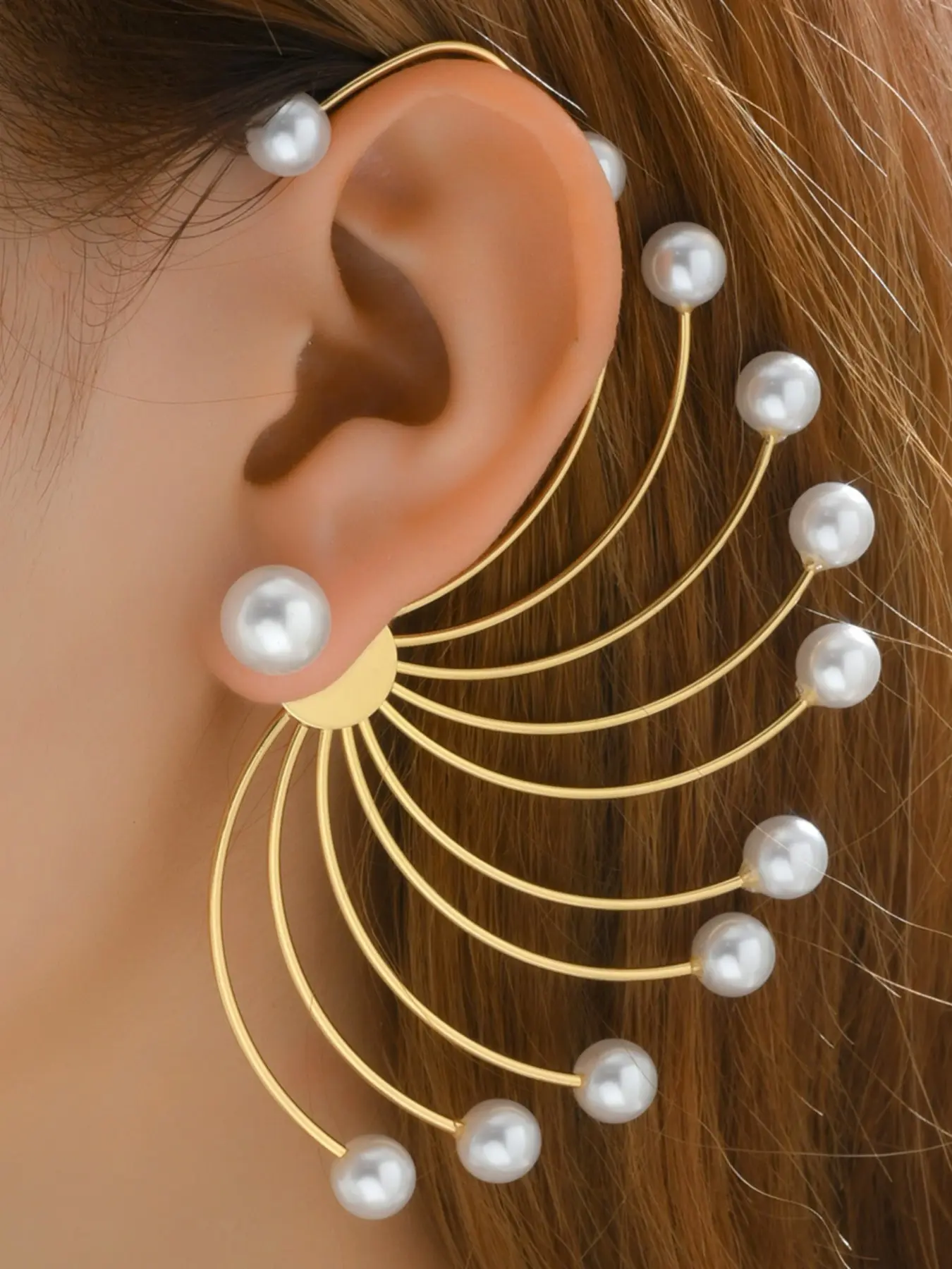 New Unique Fan-Shaped Pearl Earrings for Women, Geometric Studs, Simple and Bold Ear Jewelry, Fashionable Ear Pins