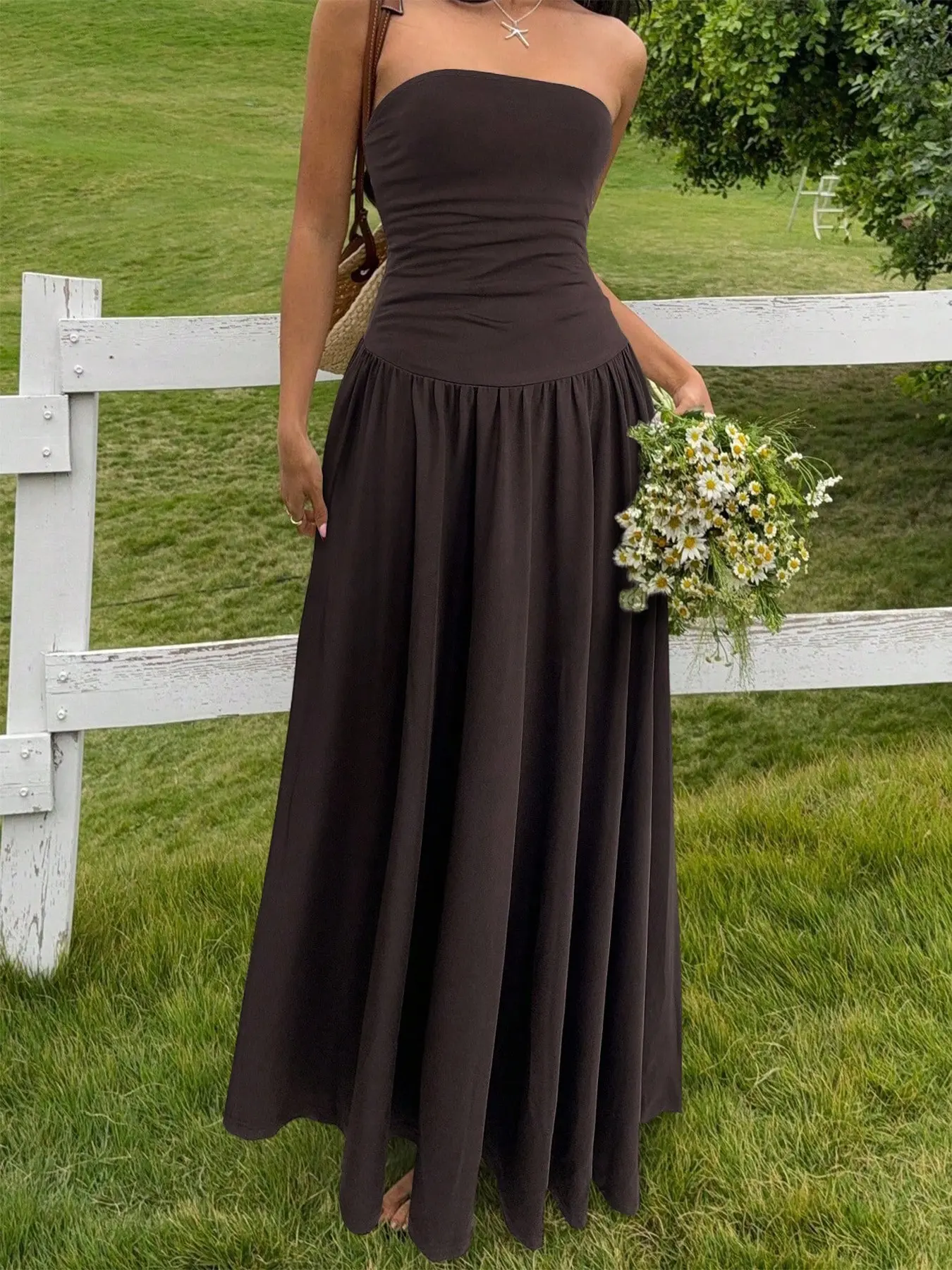 Women's Strapless Tube Maxi Dress, Ruched Waist, Flowy A-Line, Summer Casual Long Dress, Sleeveless, Loose-Fitting, Plain Pattern