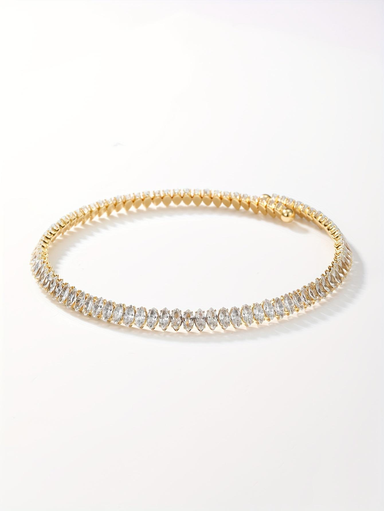 Women's Interlocking Rings Necklace - Features a luxurious copper chain with a transparent synthetic zirconia effect, paired with gold interlocking rings, suitable for weddings/parties/daily wear, comfortable and durable women's jewelry cross men's link