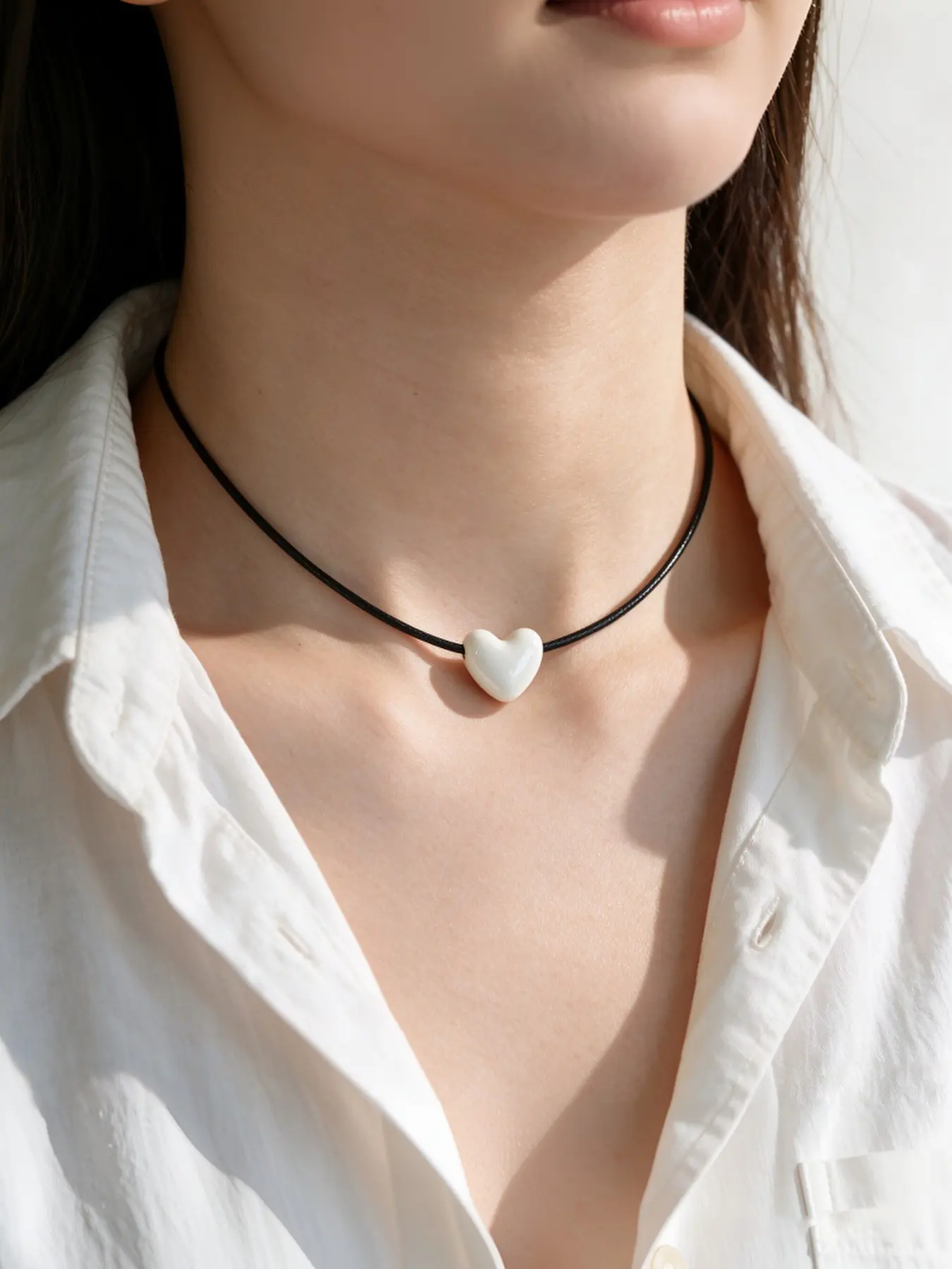 Simple Sweet Ceramic Heart Necklace, Adjustable Collarbone Chain, Unisex Daily Wear Jewelry, Elegant Style for All Seasons