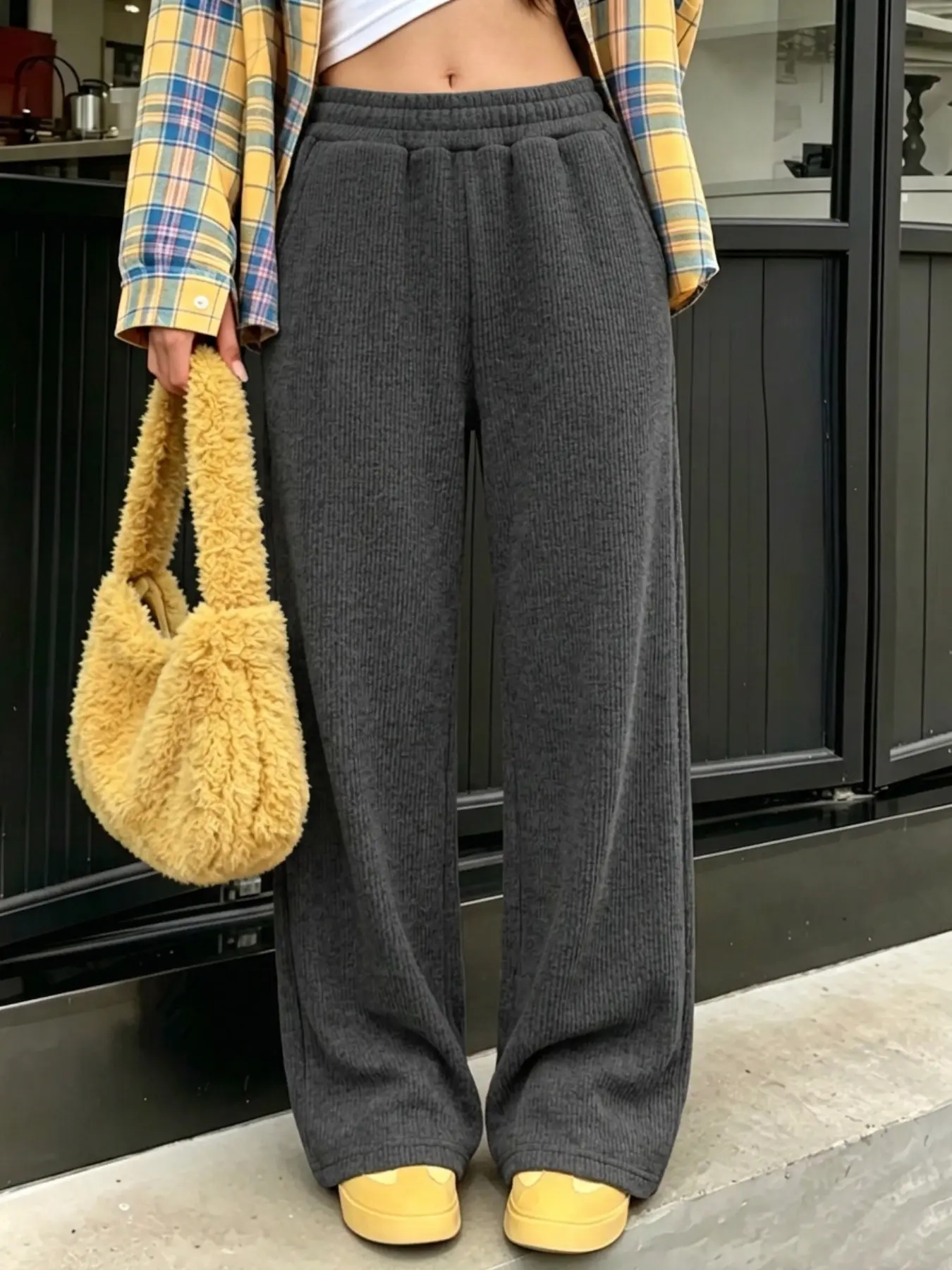 Women's Autumn/Winter Fleece-Lined Joggers – Soft, Cozy, and Skin-Friendly Faux Rabbit Fur Blend. Features an elastic drawstring waist and pockets; perfect for daily commutes, casual walks, or outdoor outings—versatile and flattering.