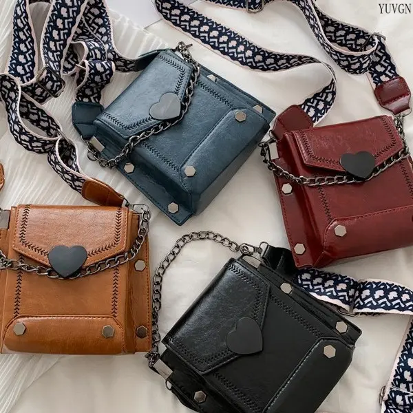 Retro Box Everyday Shoulder Bag for Women, Mini Crossbody Purse with Heart Decor, Contrast Stitching, and Wide Printed Strap, Crossbody Bag, Handbags For Women, Casual Wear
